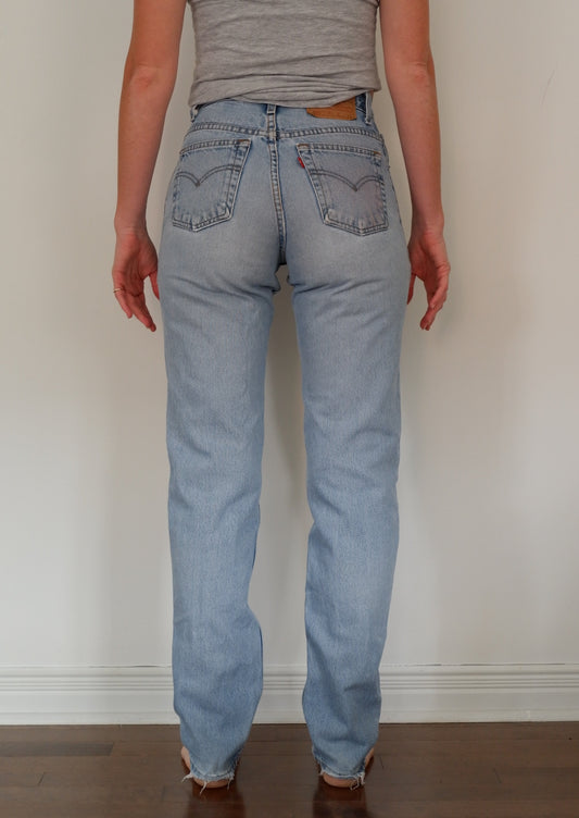 Levis Vintage 550 Light Wash Relaxed Fit Tapered Leg - 26