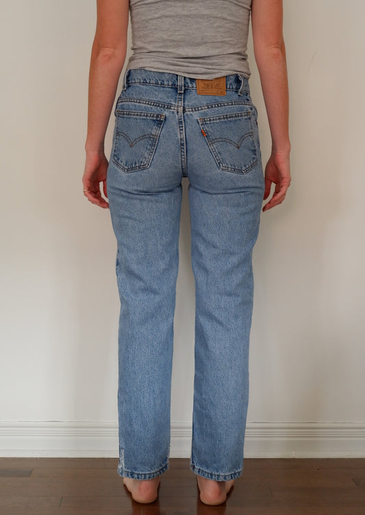 Levis Vintage 550 Medium Light Wash Jeans - 26