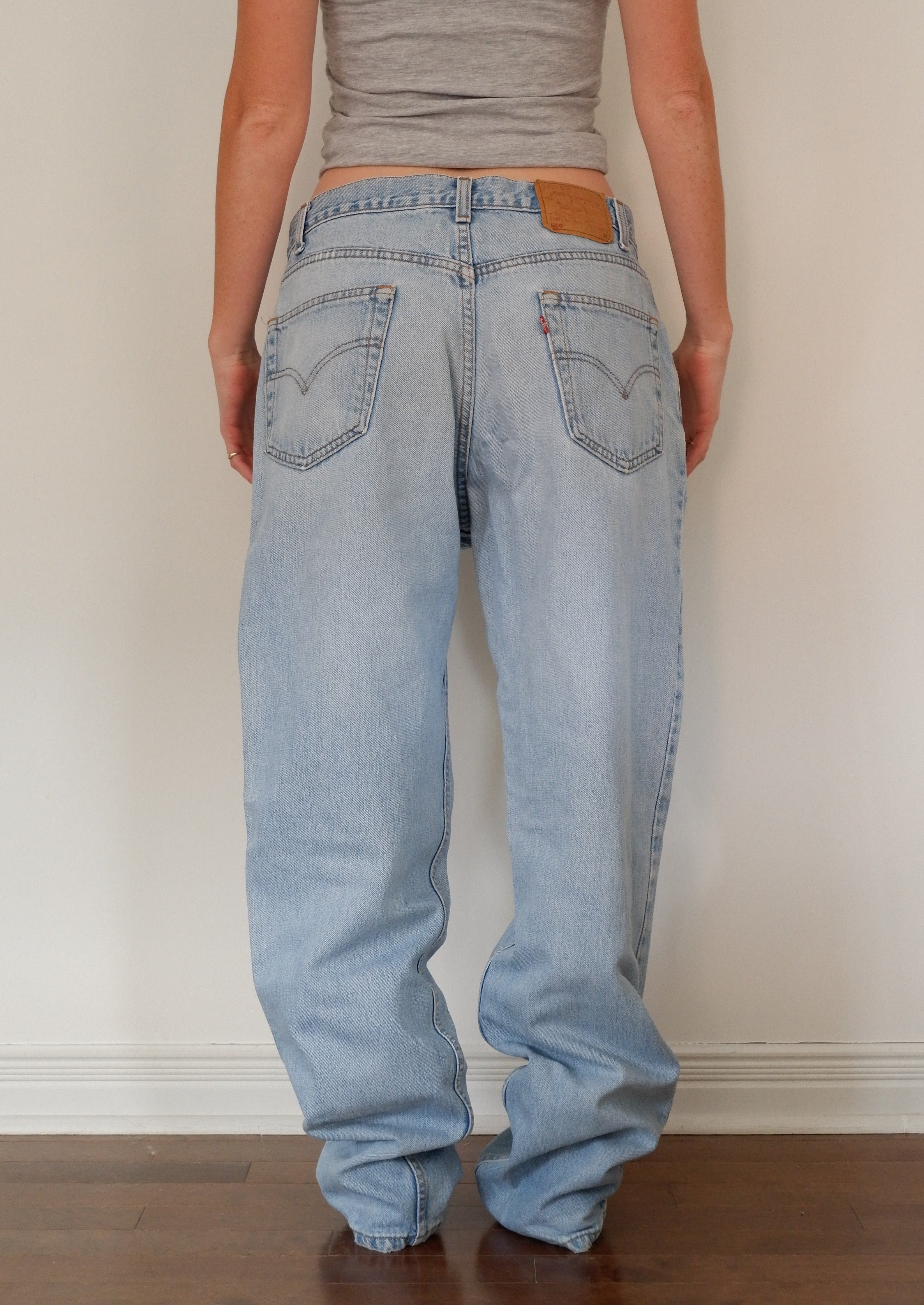 Levis Vintage 550 Relaxed Fit Light Wash Jeans - 36