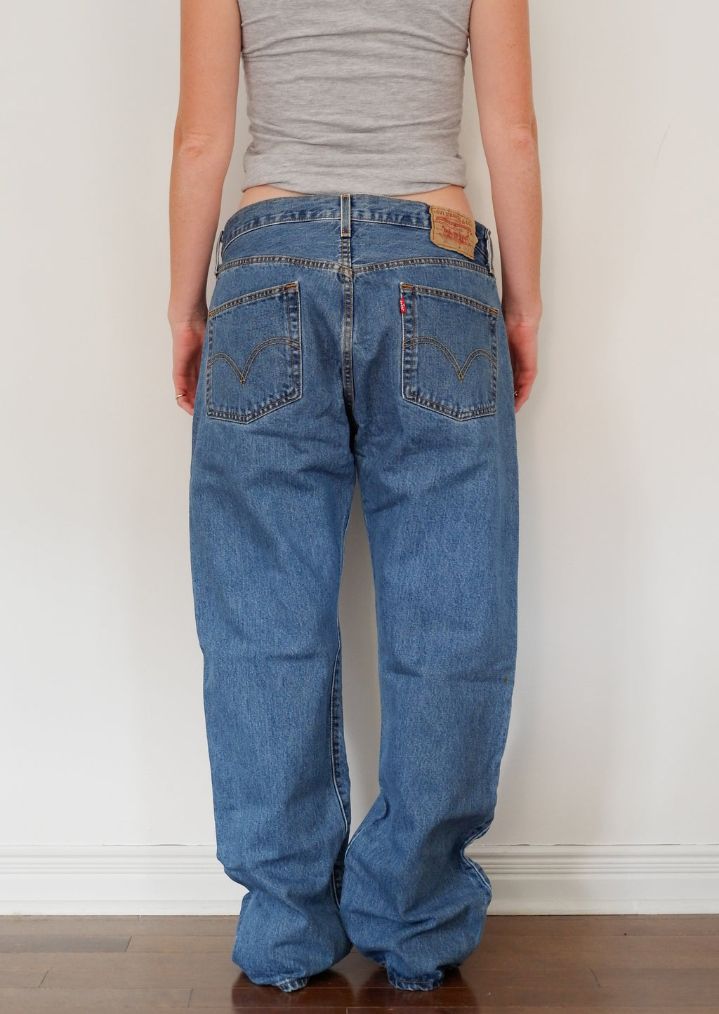 Levis 501 Medium Wash Relaxed Fit Straight Leg Jeans - 34