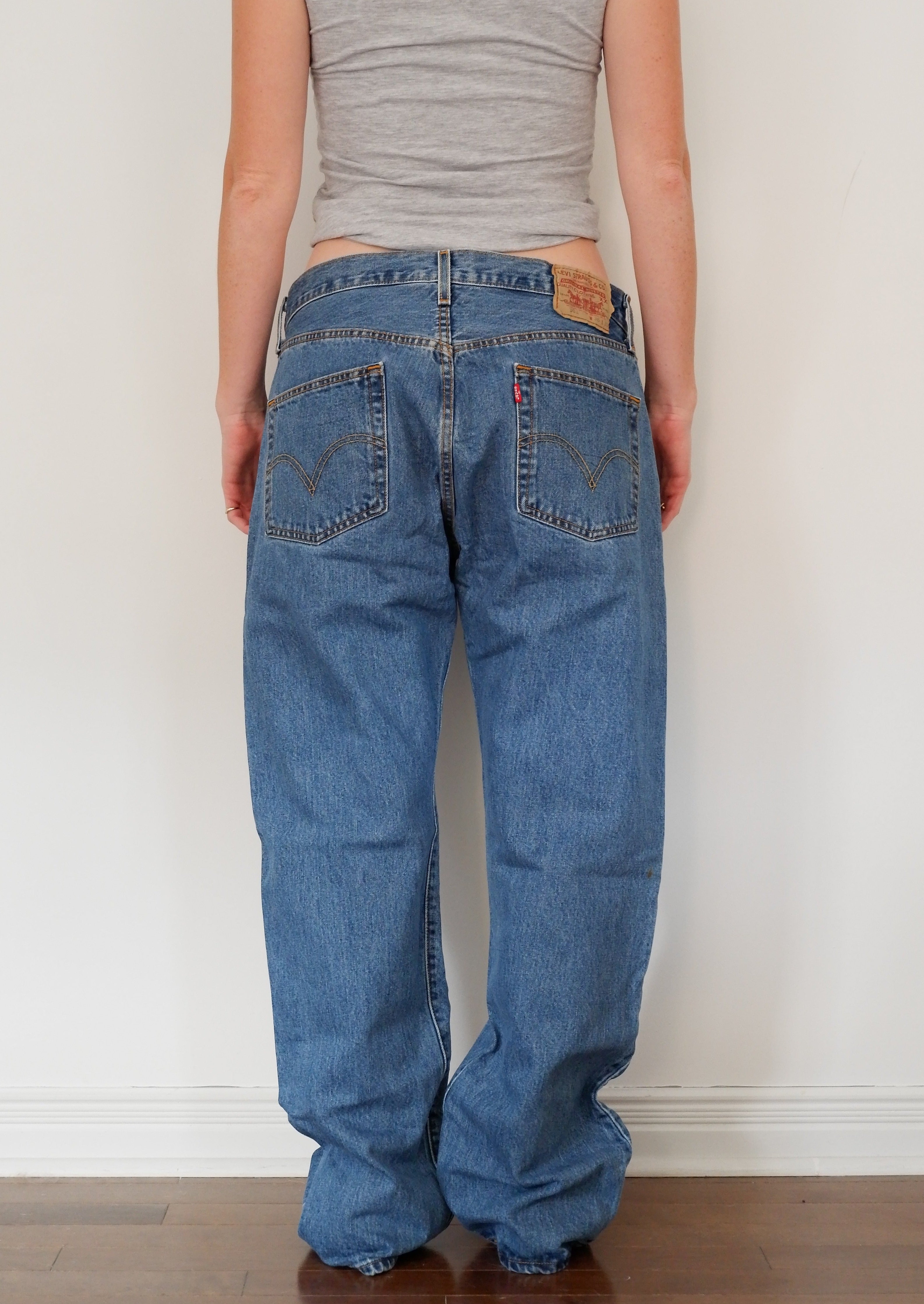 Levis 501 Medium Wash Relaxed Fit Straight Leg Jeans - 34