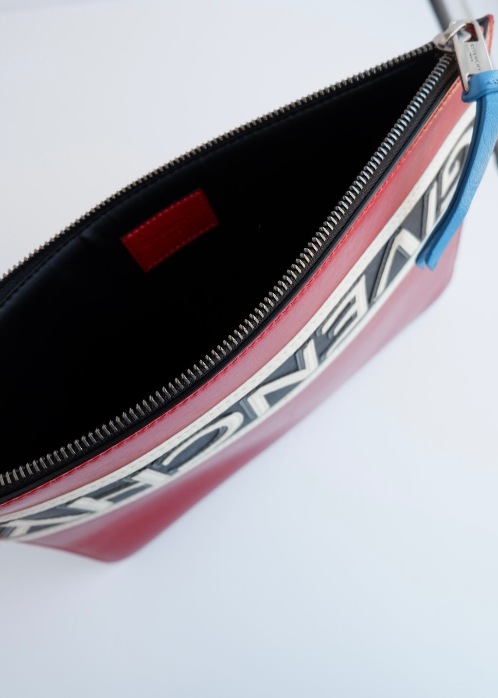 Pochette Givenchy d'occasion authentique en cuir rouge