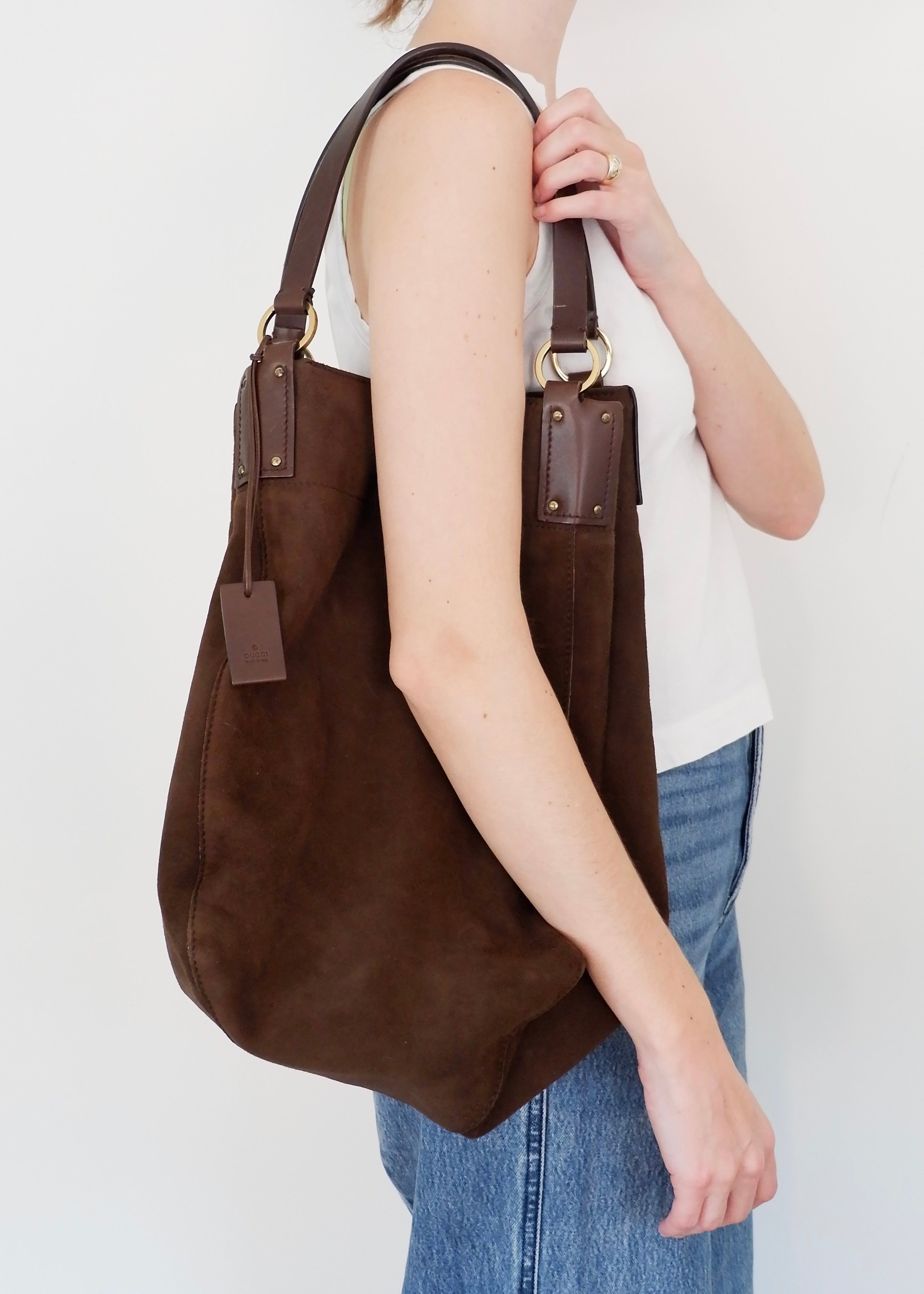Sac à bandoulière hobo Gucci en daim marron authentique d'occasion