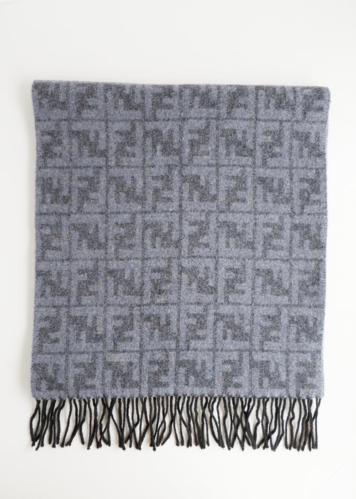 Écharpe Fendi authentique d'occasion en laine imprimée Zucca gris-bleu