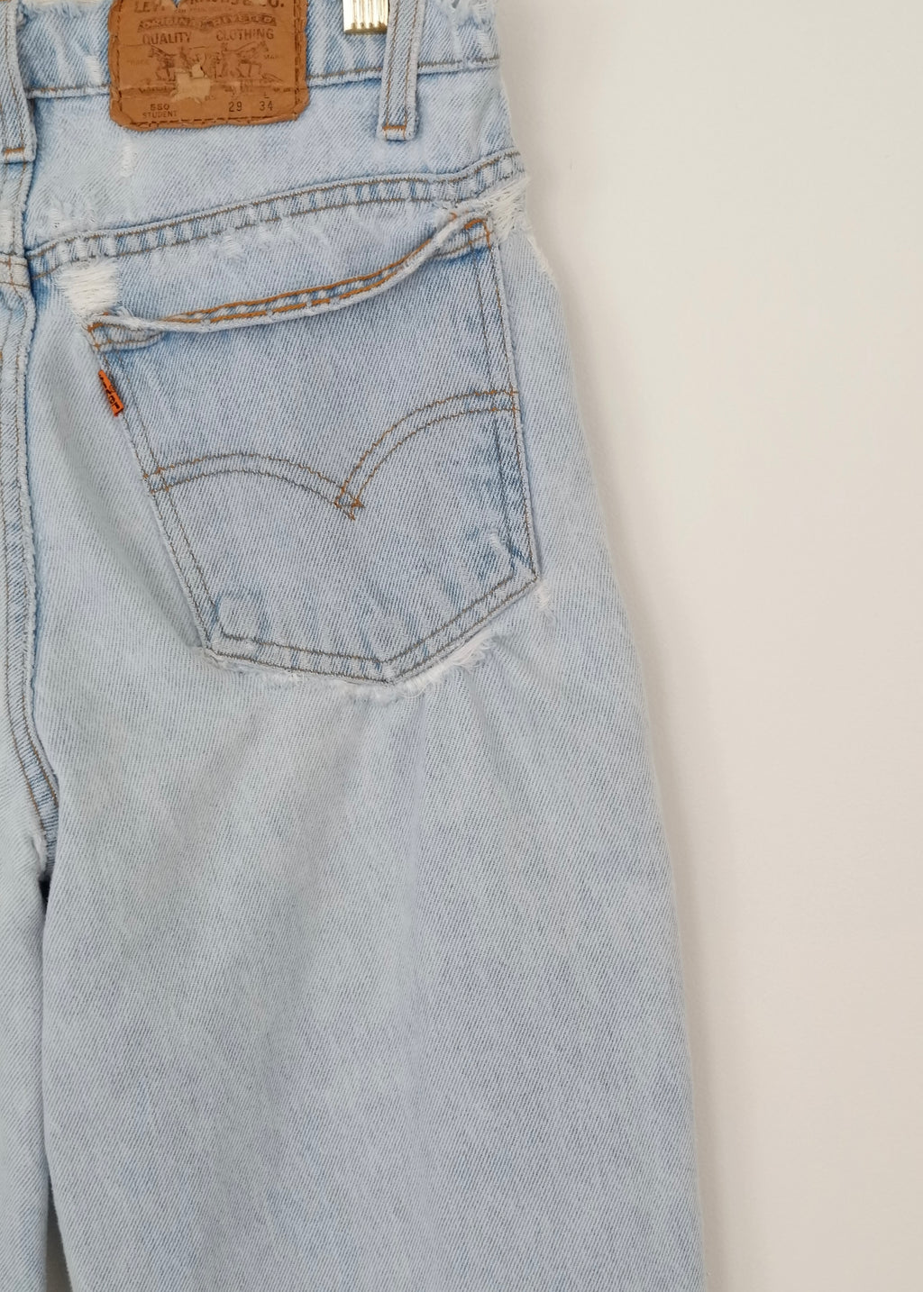 Levis Vintage 550 Jean vieilli légèrement délavé - 28