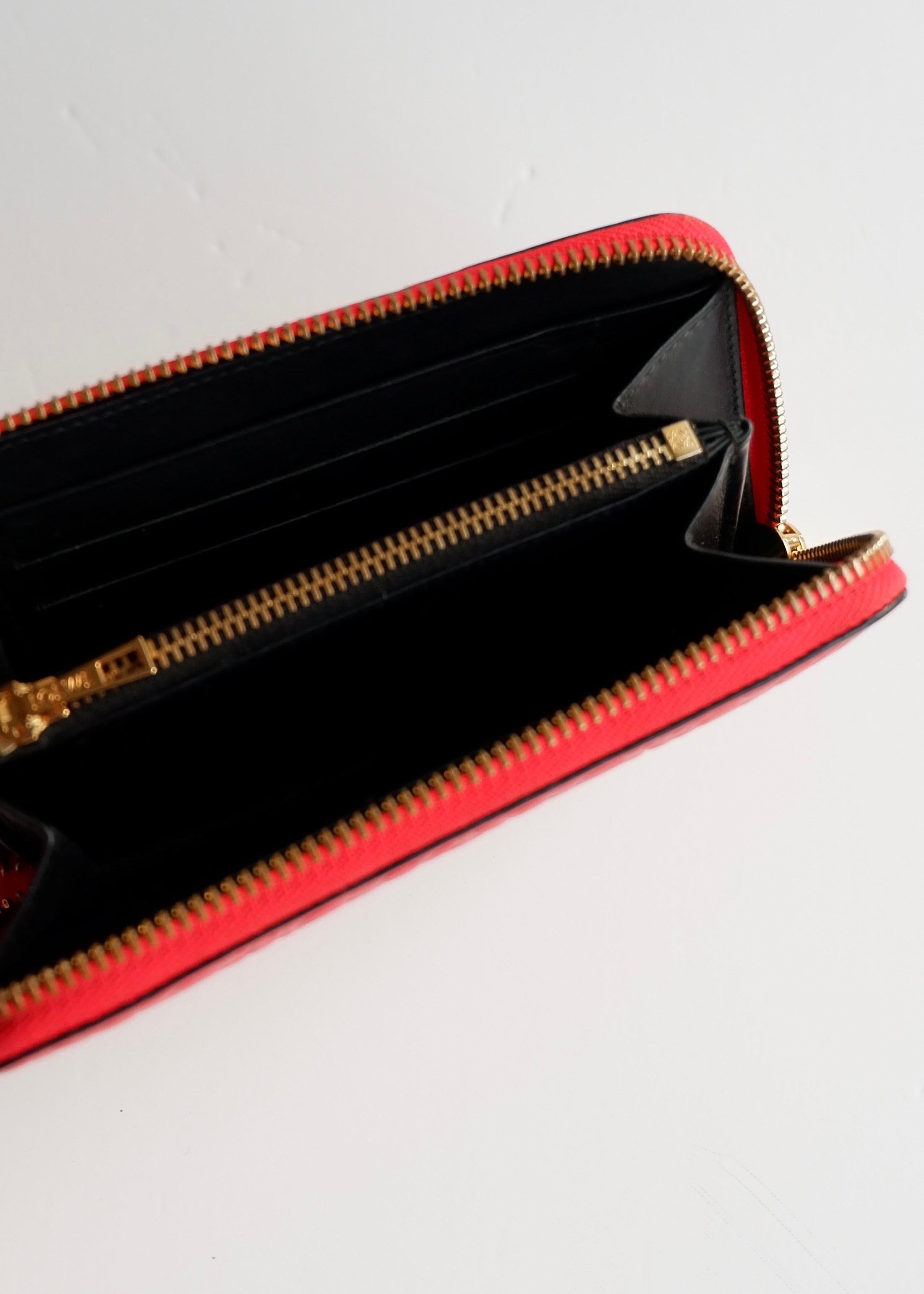 Portefeuille Long Loewe Rouge Zippé Pré-aimé Authentique