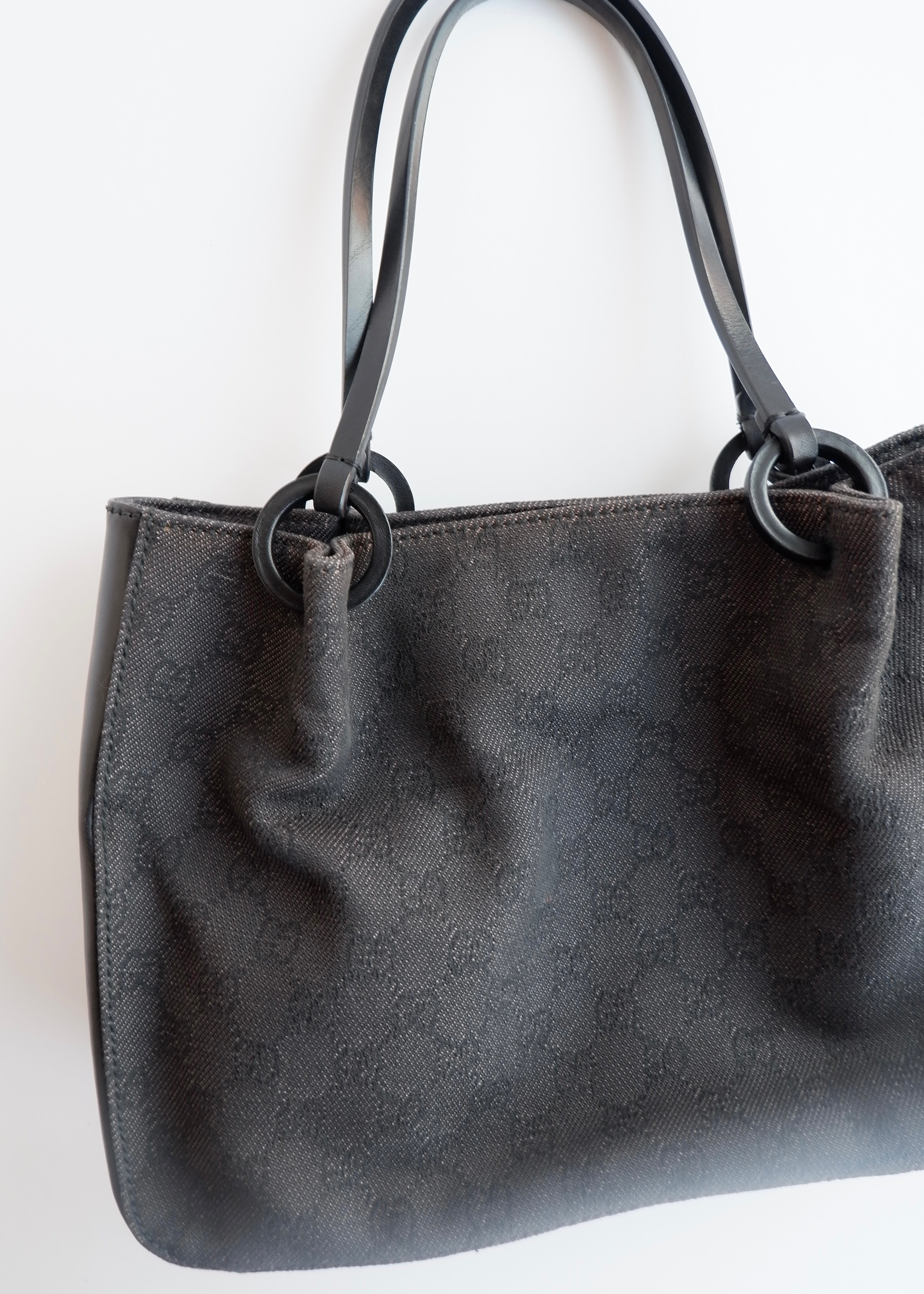 Authentique sac bandoulière Gucci d'occasion en toile GG en jean/cuir noir