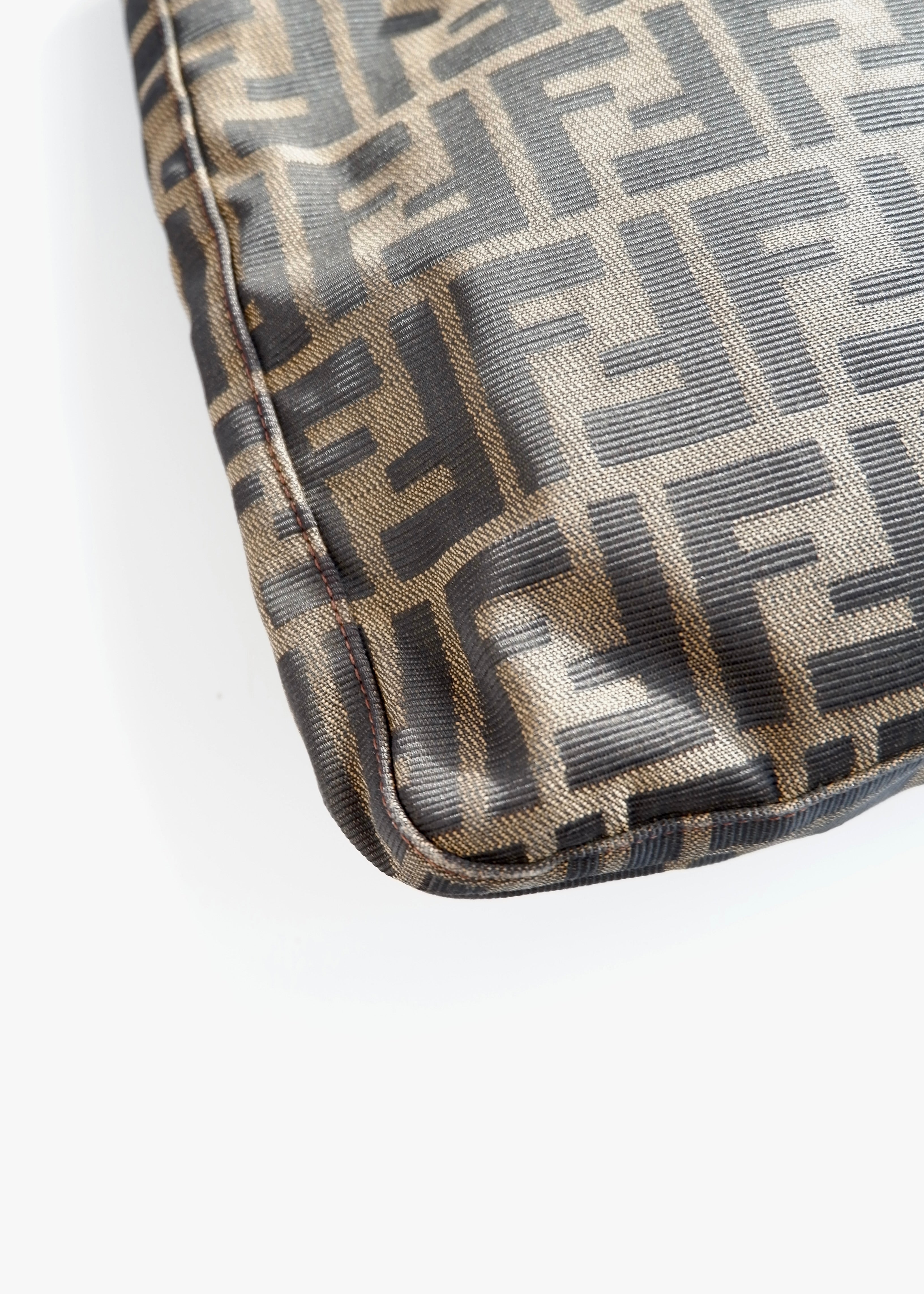 Sac cabas/sac à bandoulière Fendi Zucca authentique d'occasion
