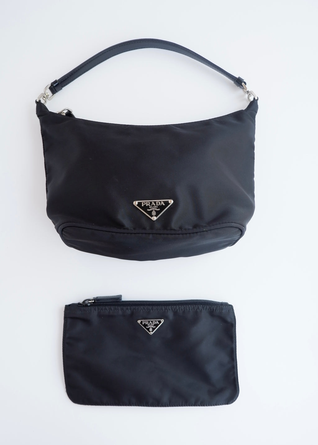 Sac à bandoulière micro Prada noir en nylon d'occasion authentique avec pochette
