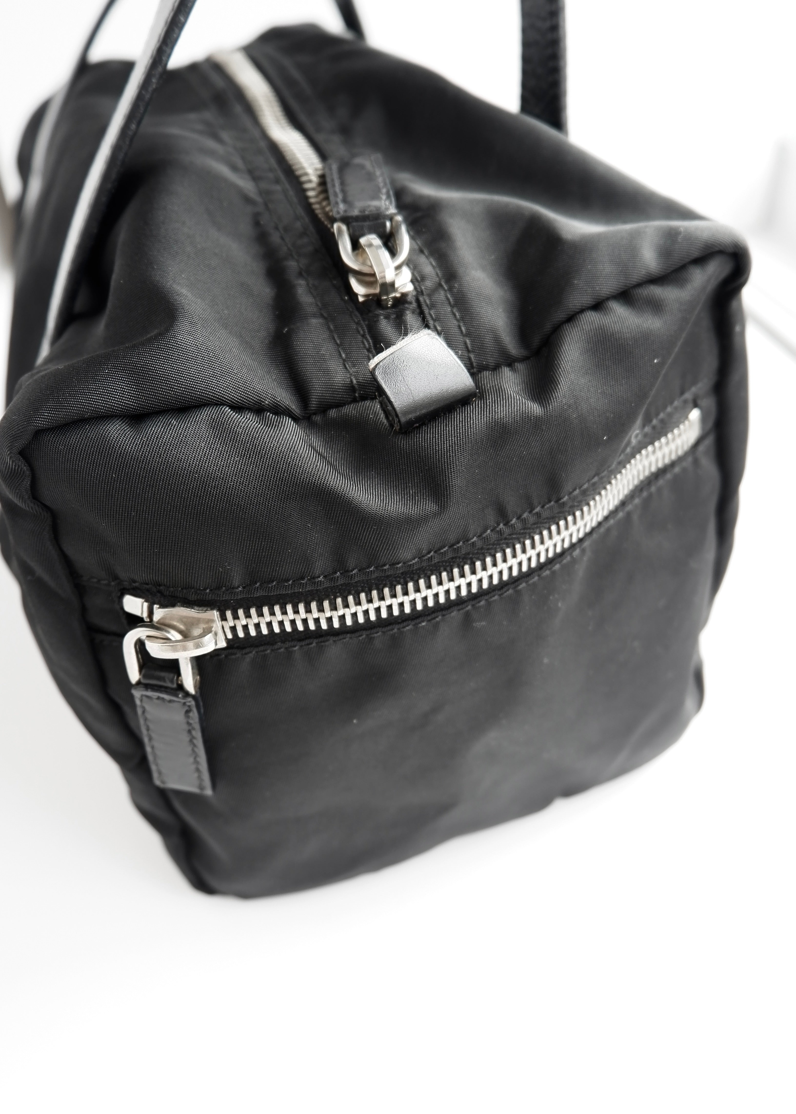 Sac à bandoulière Prada Bowler en nylon noir authentique d'occasion