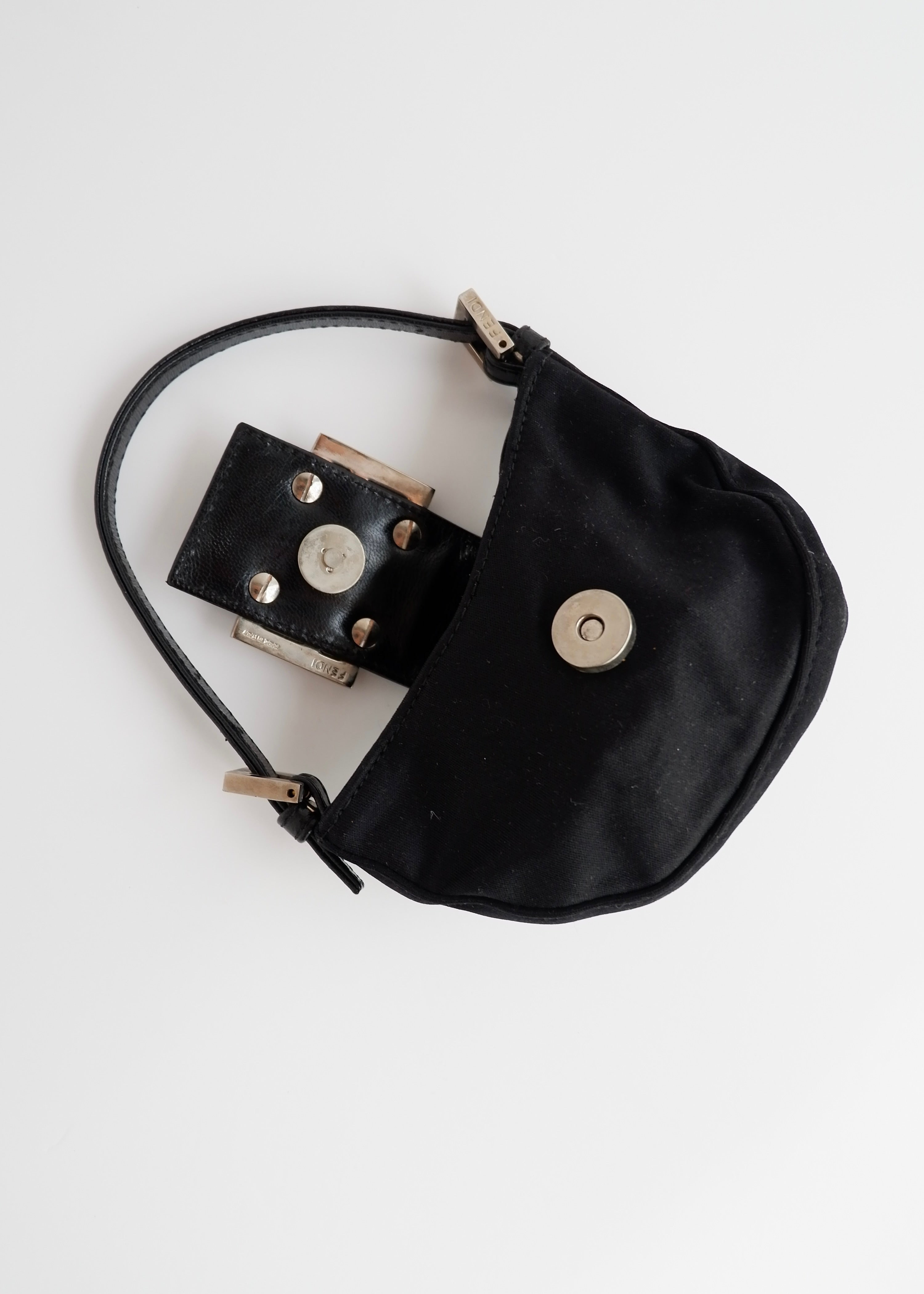Authentique sac Fendi Micro Croissant en tissu noir d'occasion