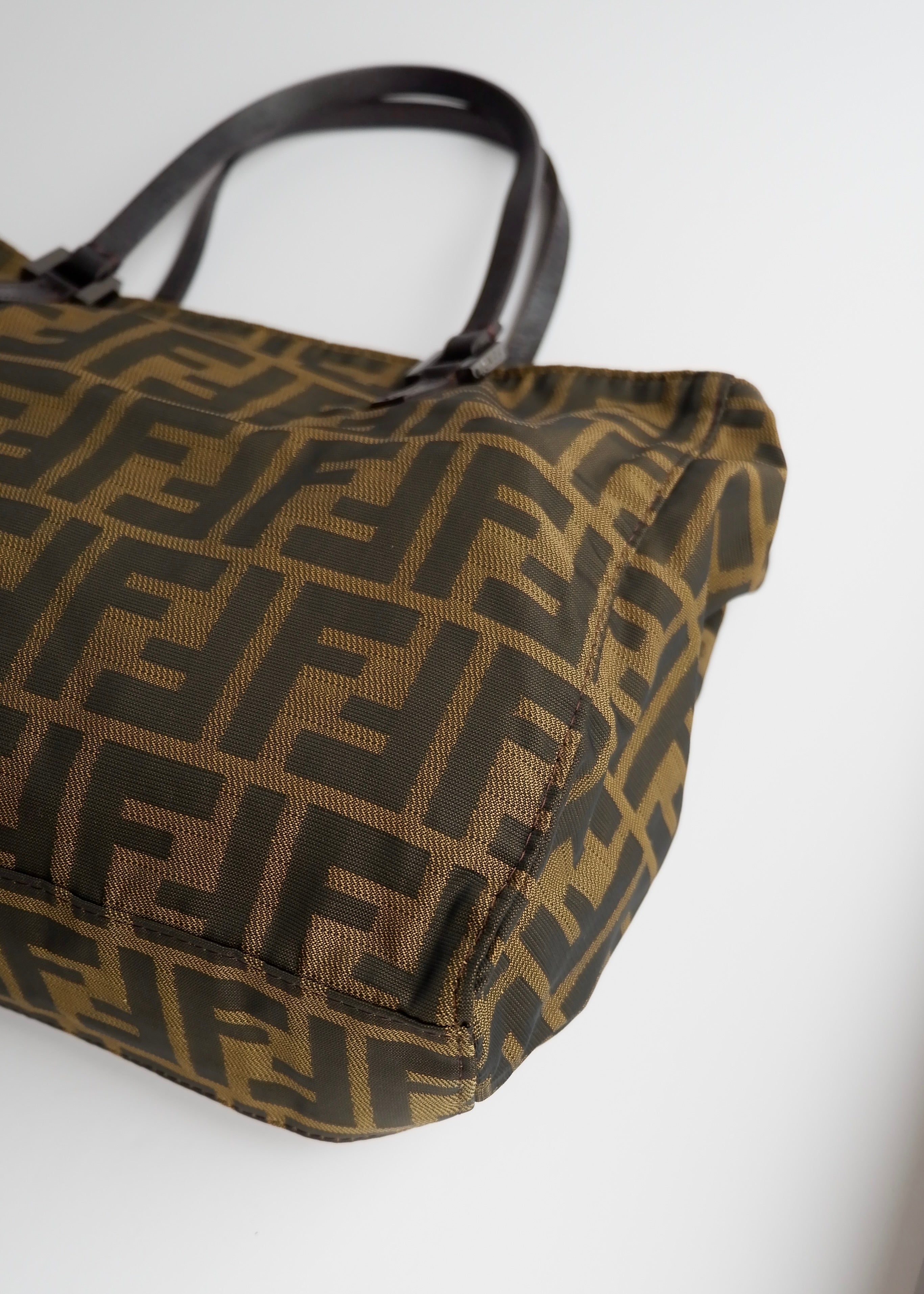Sac à main Fendi d'occasion authentique vintage en toile Zucca marron