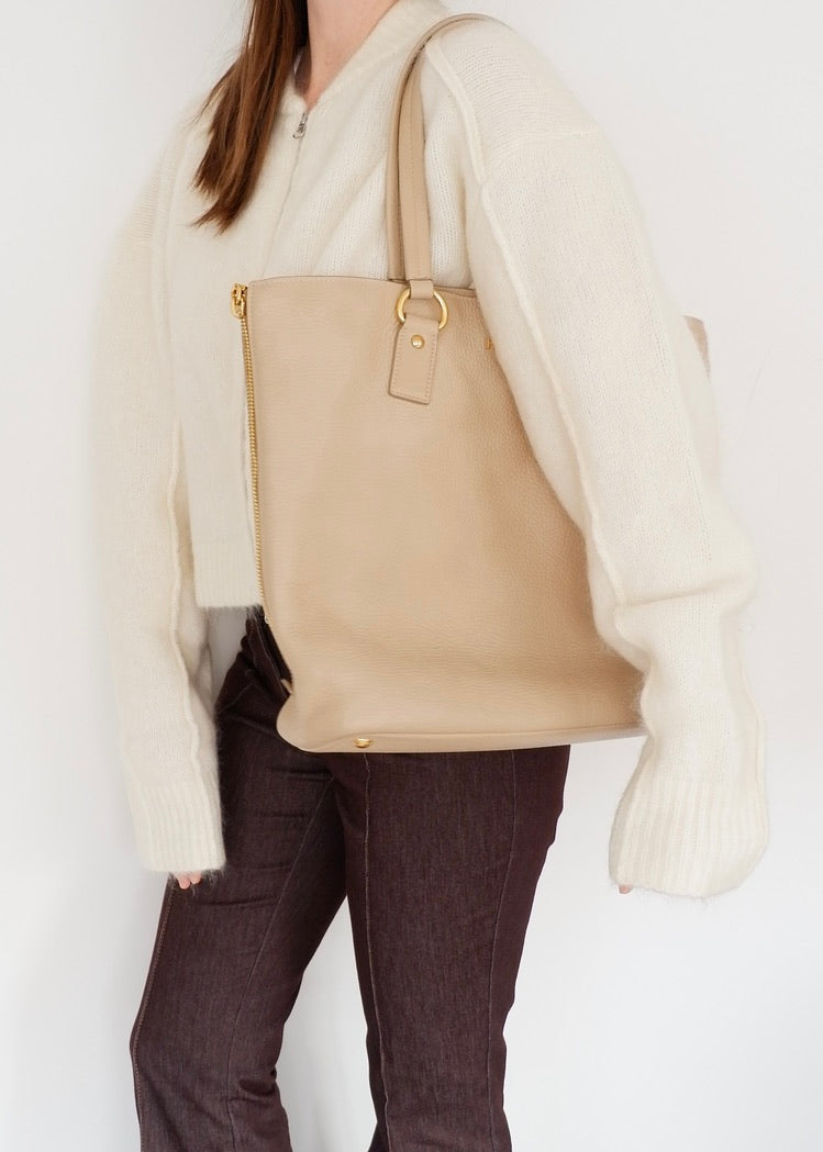 Sac cabas Prada en cuir beige, authentique et d'occasion