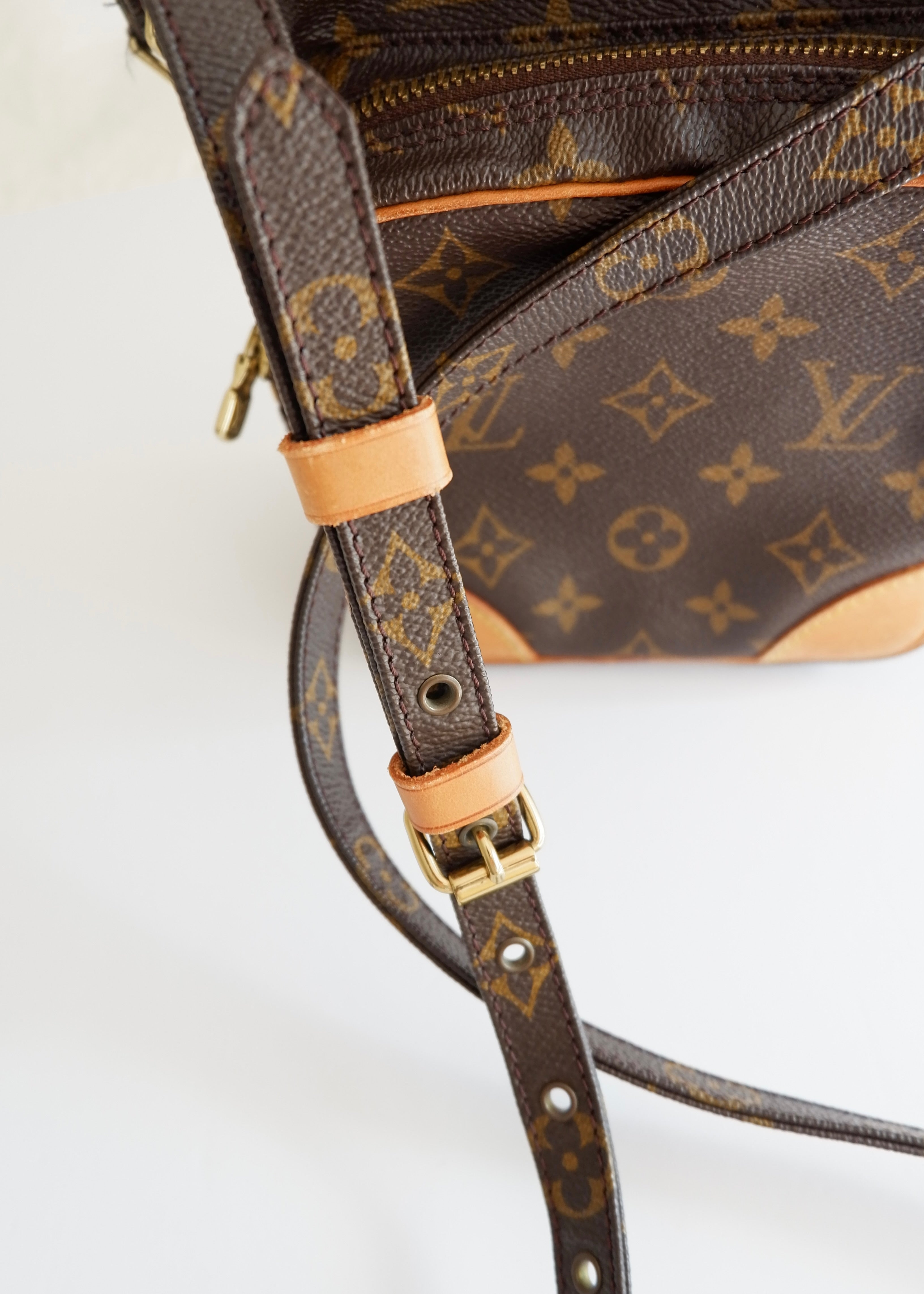 Preowned Louis Vuitton Monogram Amazone Crossbody Bag