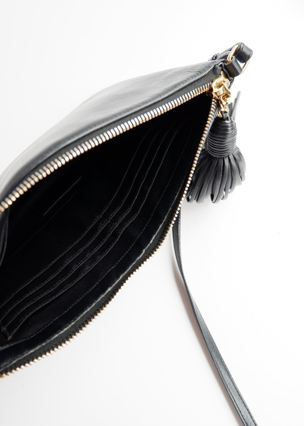 Authentique Sac bandoulière Saint Laurent YSL Monogramme Adolescent en cuir noir d'occasion