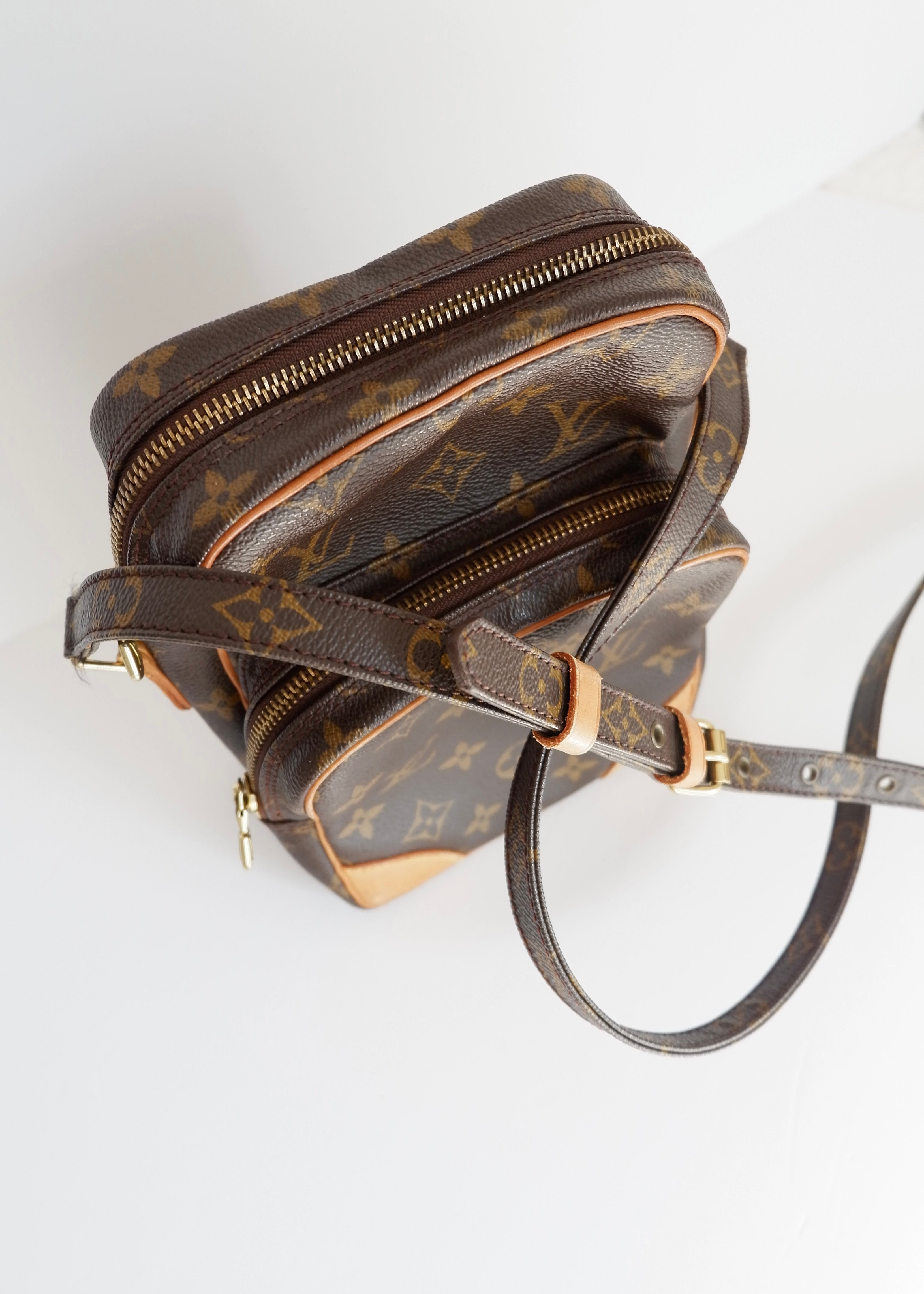 Preowned Louis Vuitton Monogram Amazone Crossbody Bag