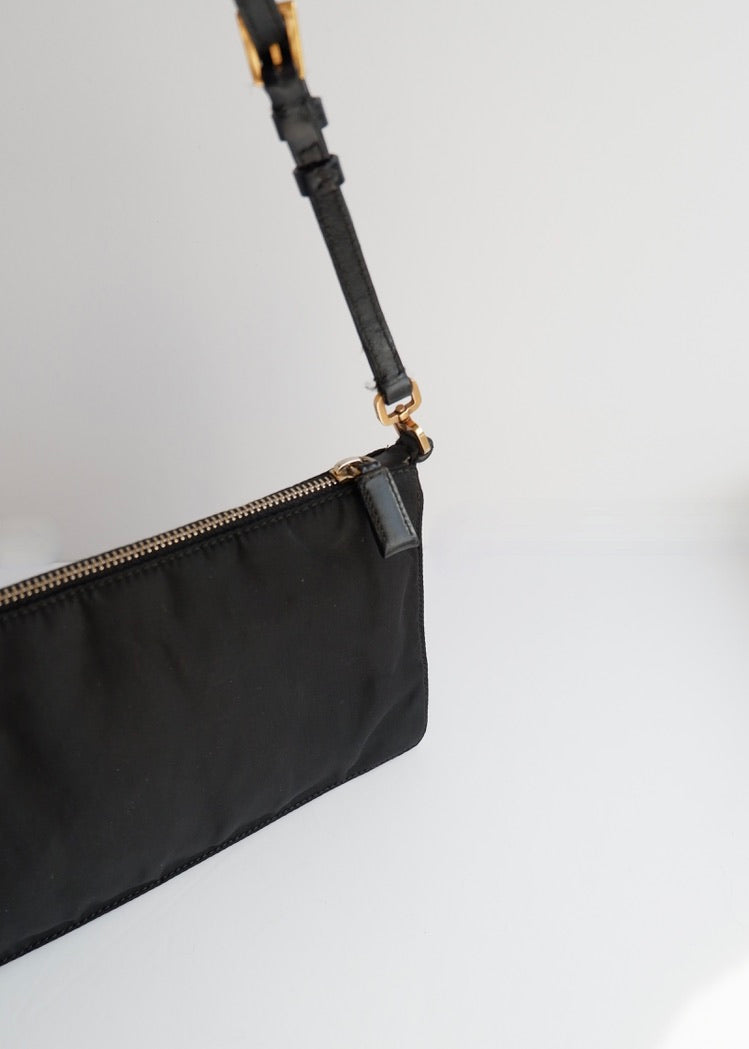 Authentique sac à bandoulière Prada en nylon noir d'occasion