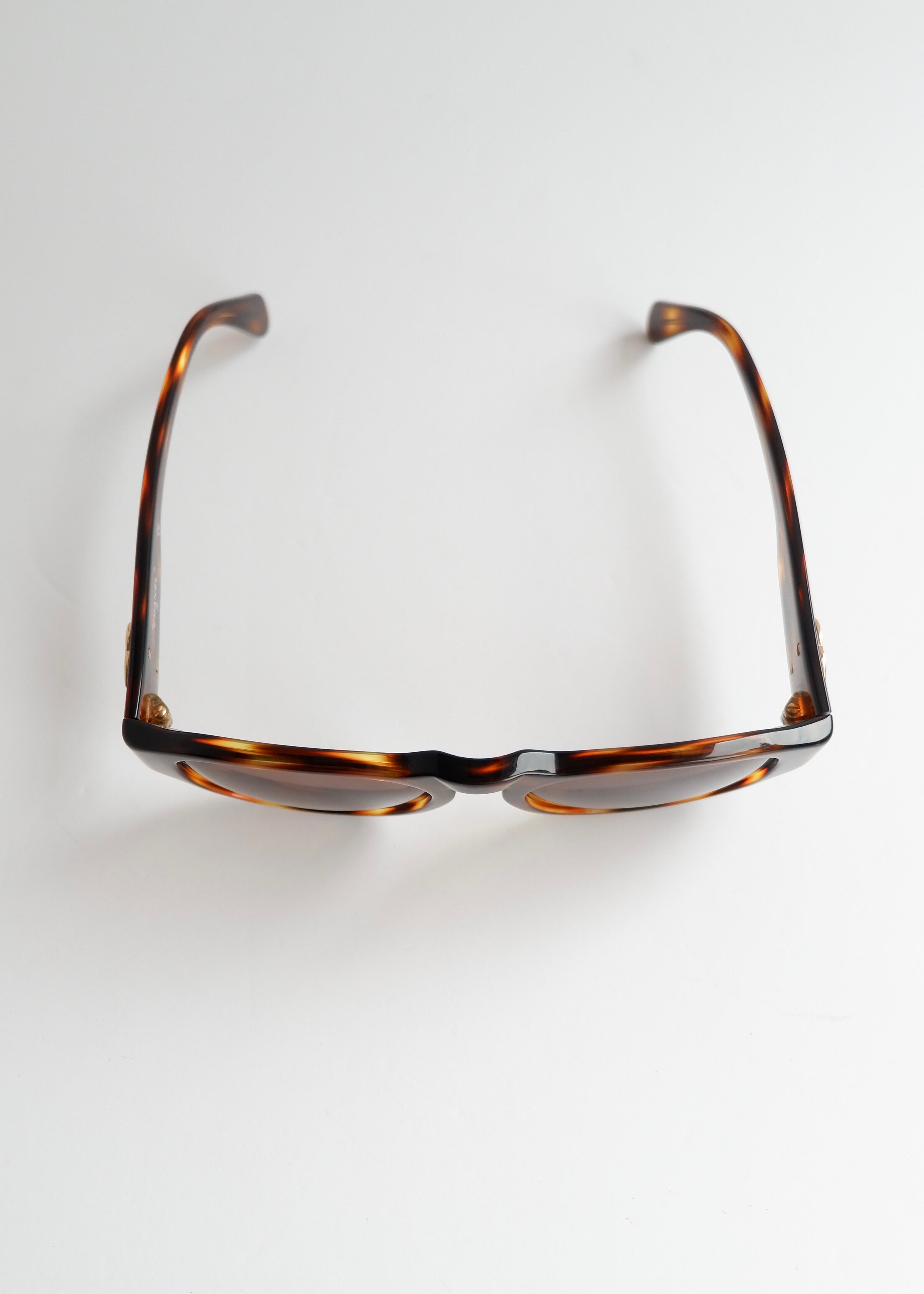 Preowned Chanel	Brown Tortoise CC Logo Sunglasses