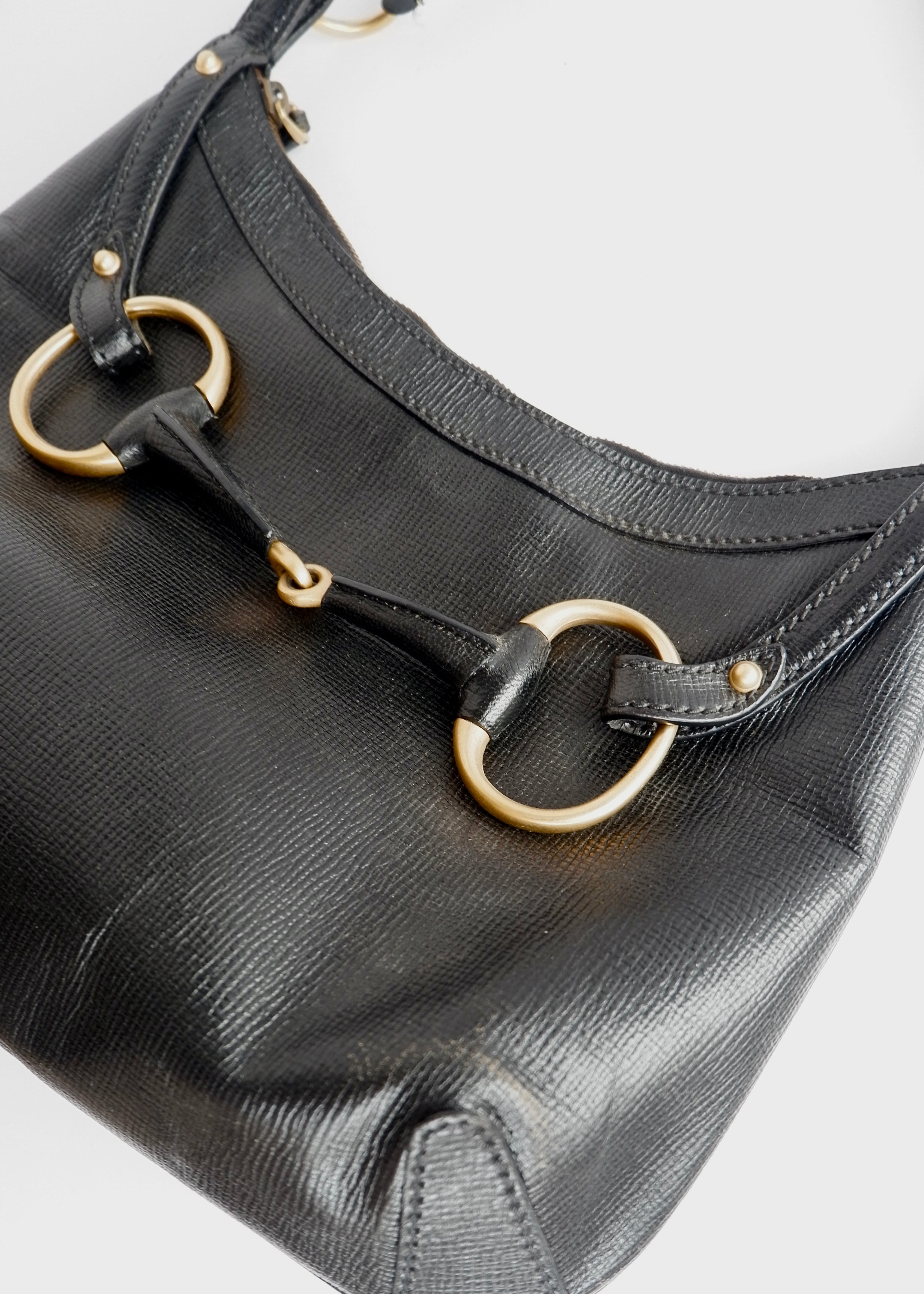 Sac à bandoulière Gucci d'occasion authentique en cuir noir avec mors