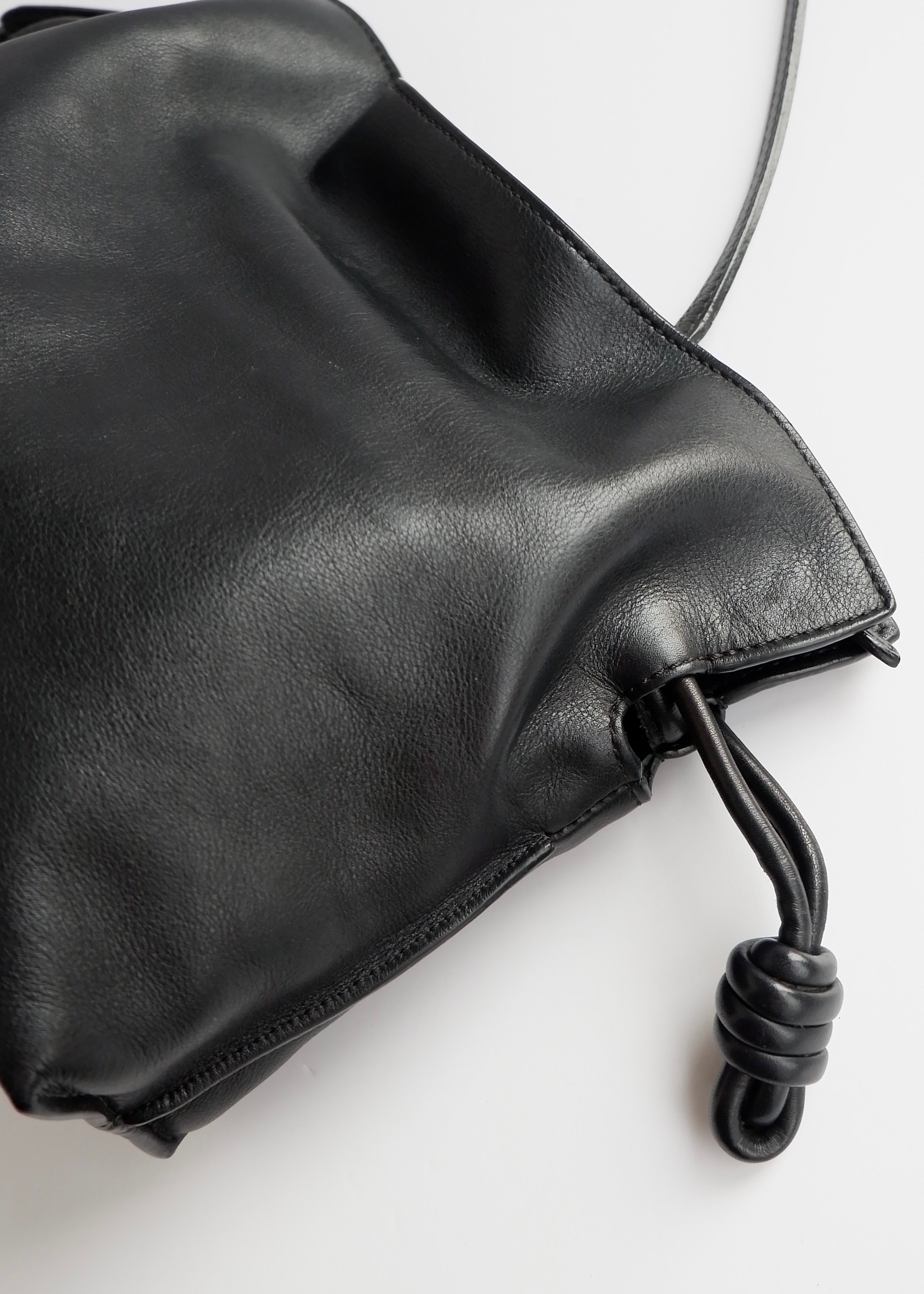 Pochette/sac bandoulière Loewe Flamenco Knot en cuir noir authentique d'occasion