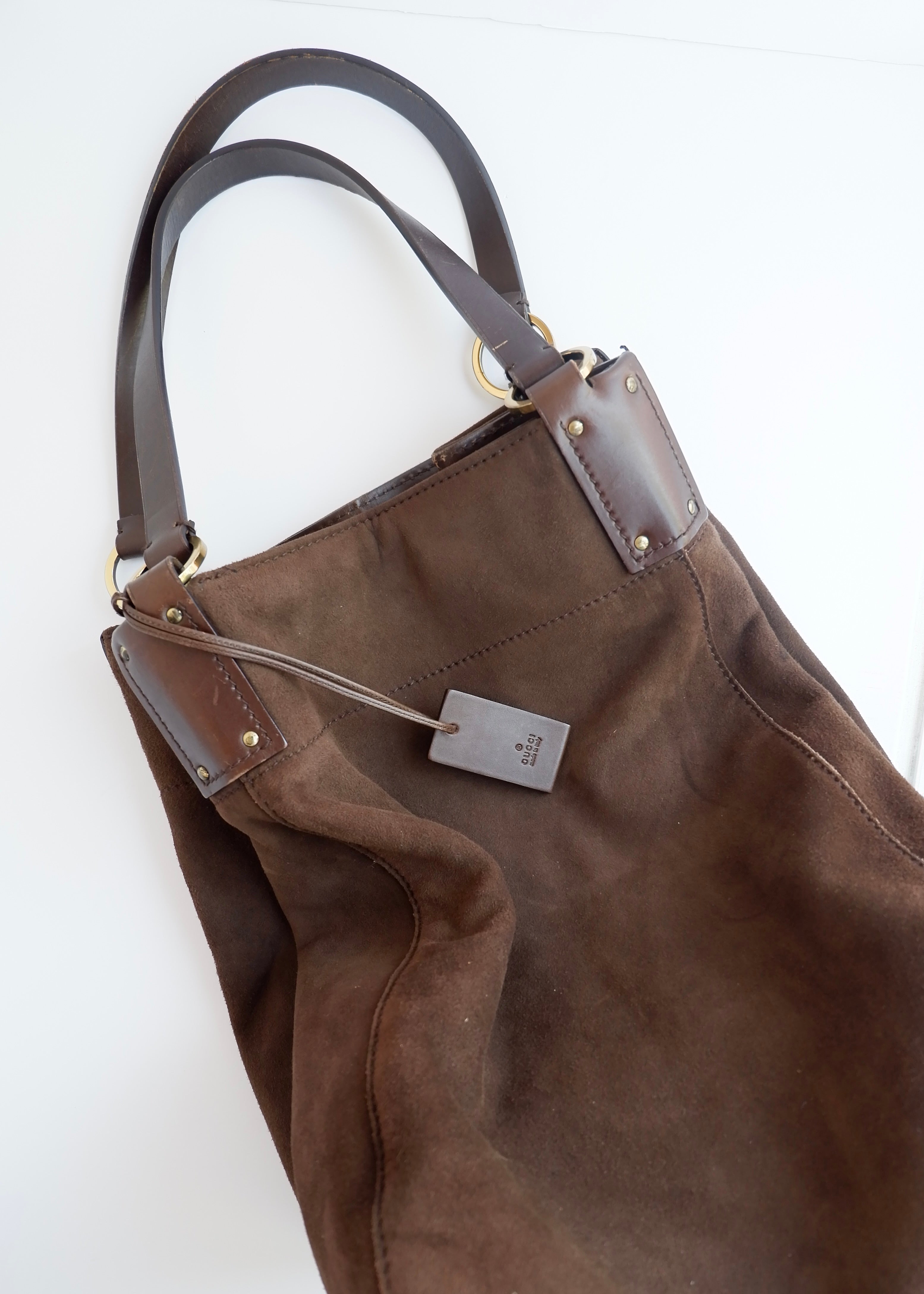 Sac à bandoulière hobo Gucci en daim marron authentique d'occasion