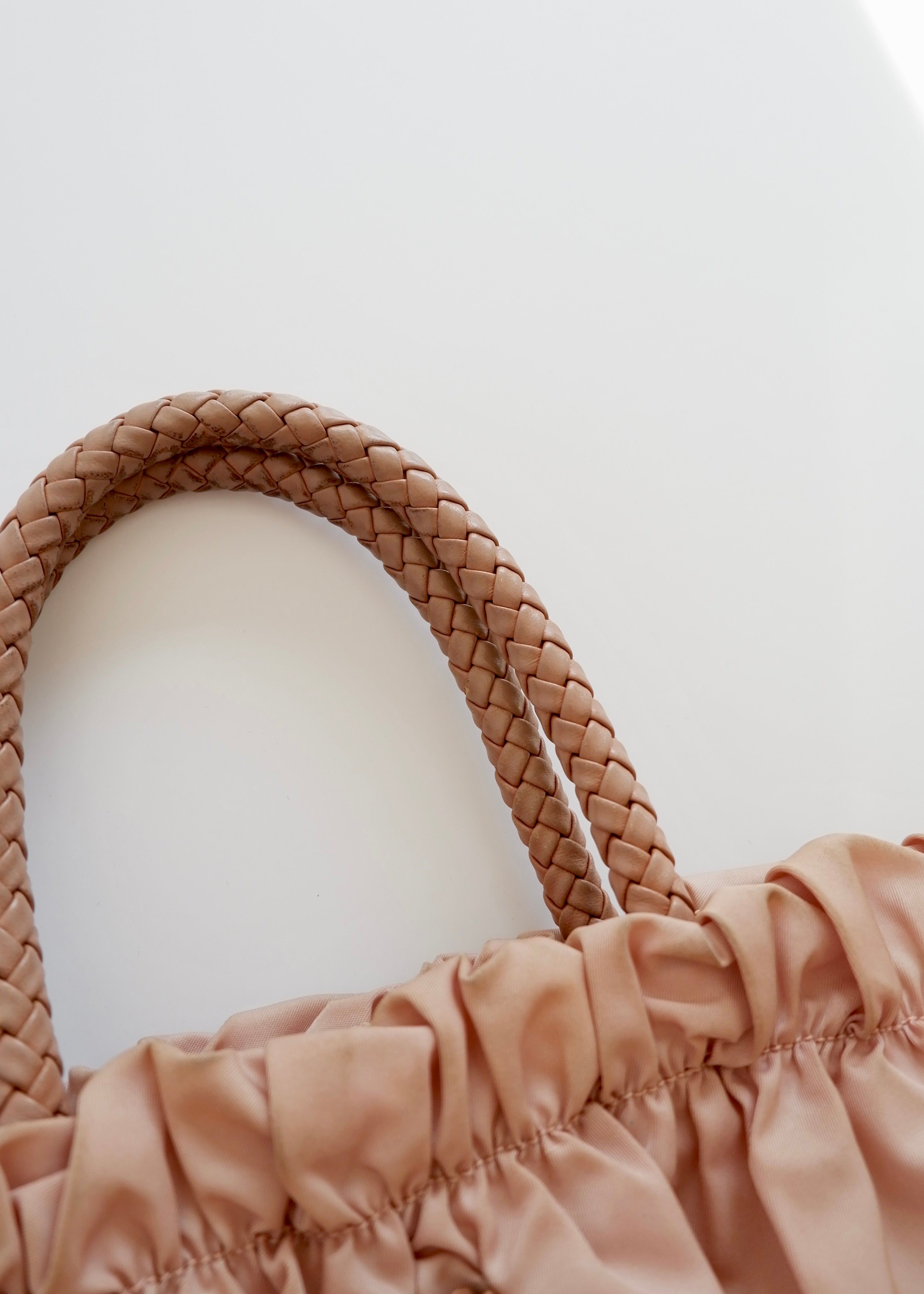 Sac Prada en nylon rose poudré deux en un authentique et d'occasion
