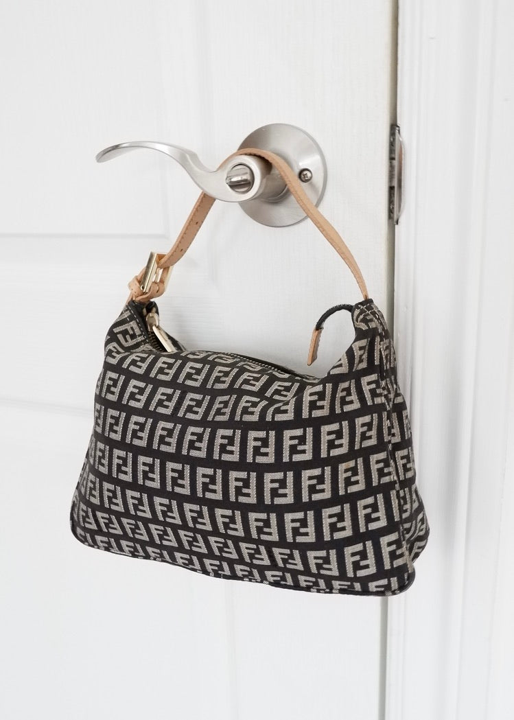 Authentique pochette Fendi d'occasion en toile/cuir Zucchino noire