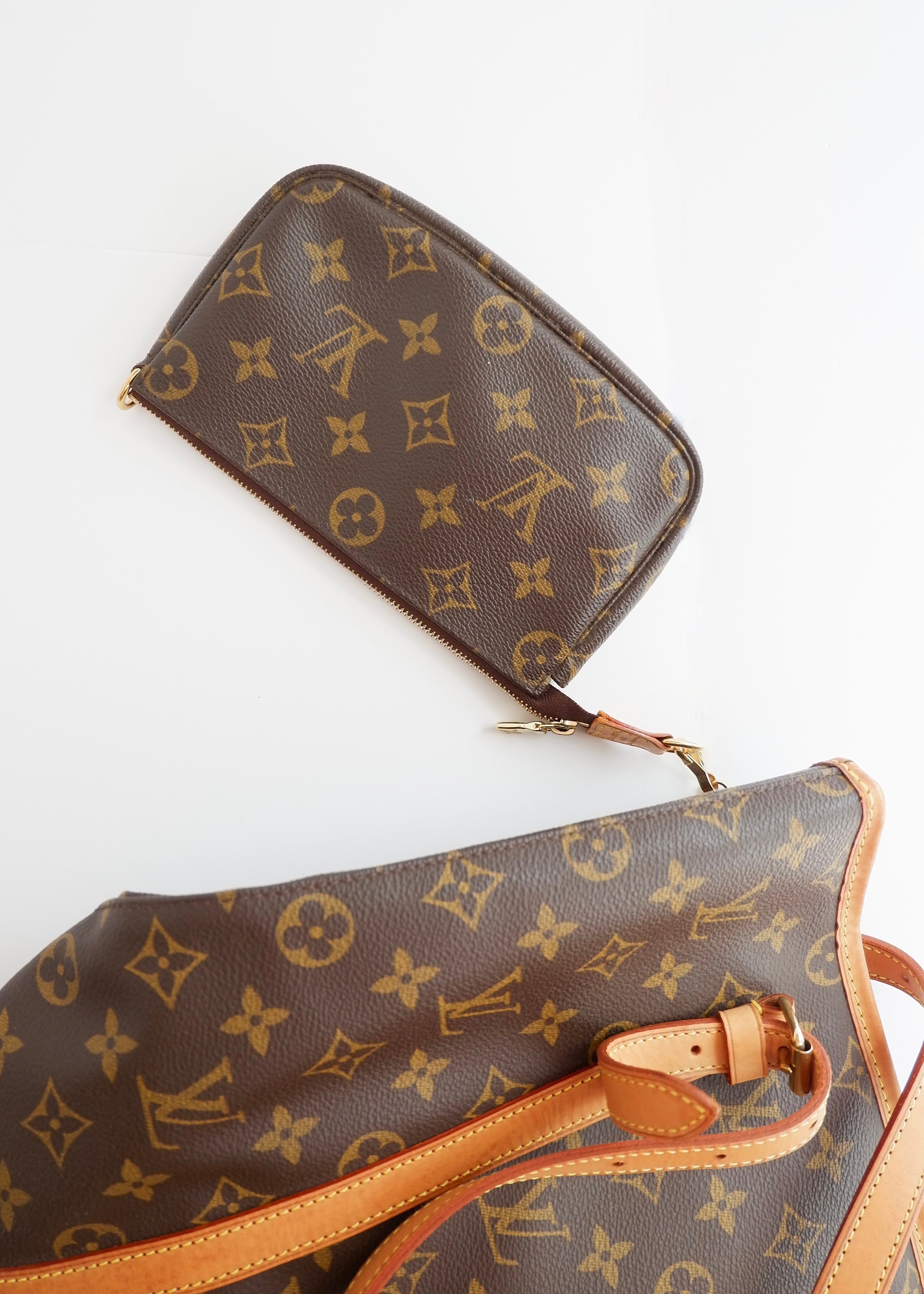 Preowned Louis Vuitton Monogram Bucket Bag GM W. Pouch