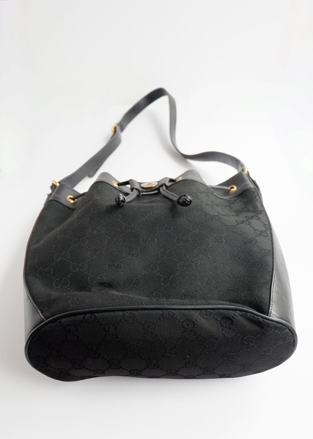 Preowned Gucci Black GG Canvas Drawstring Crossbody Bag