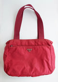 Sac fourre-tout Prada authentique d'occasion en nylon rouge