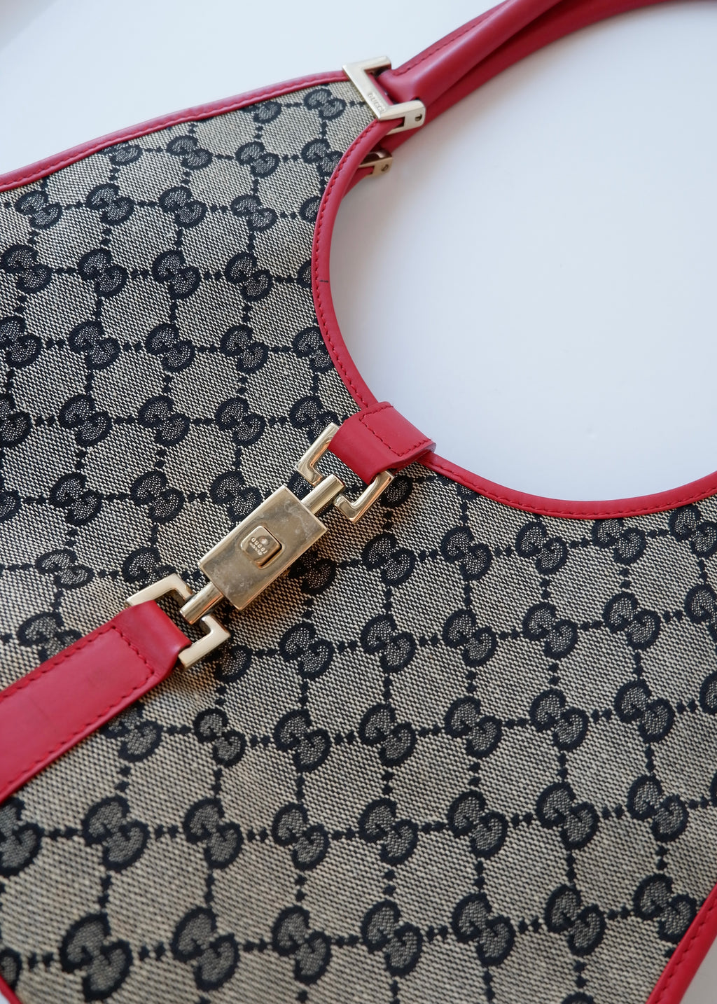 Preowned Gucci Red GG Canvas Jackie Piston Closure Shoulder Bag