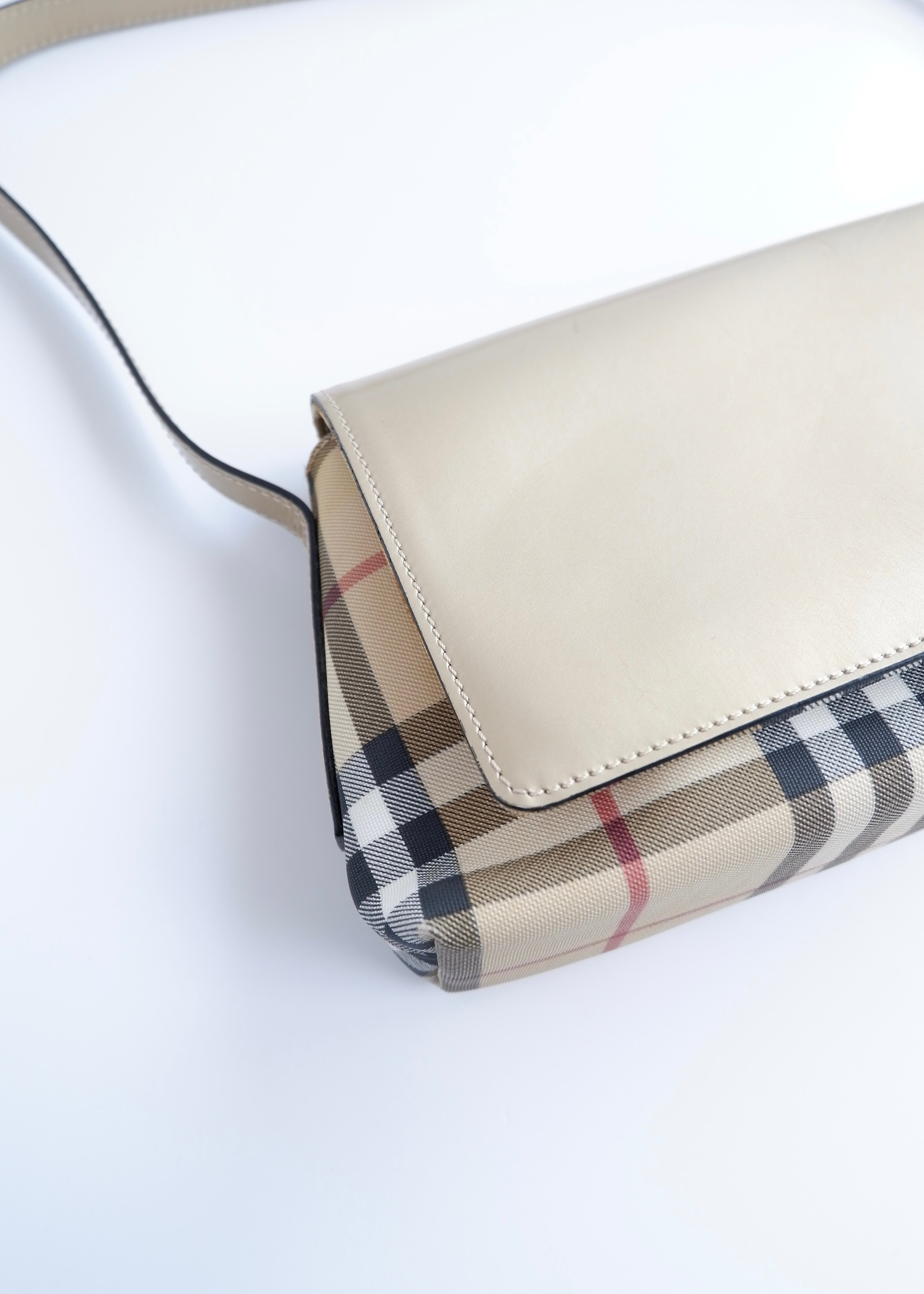 Authentique sac à bandoulière Burberry Nova Check vintage d'occasion