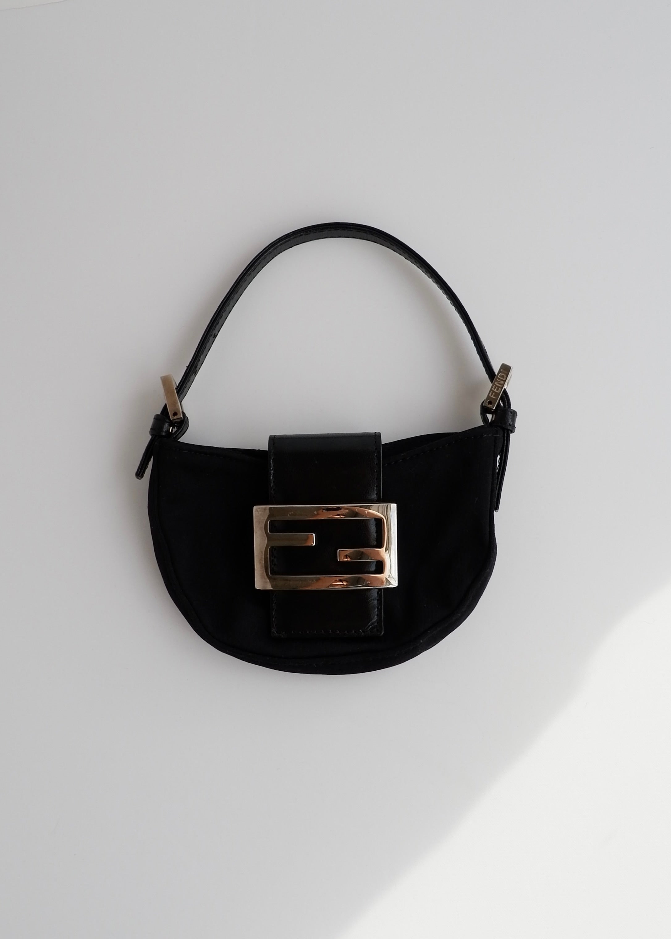 Authentique sac Fendi Micro Croissant en tissu noir d'occasion
