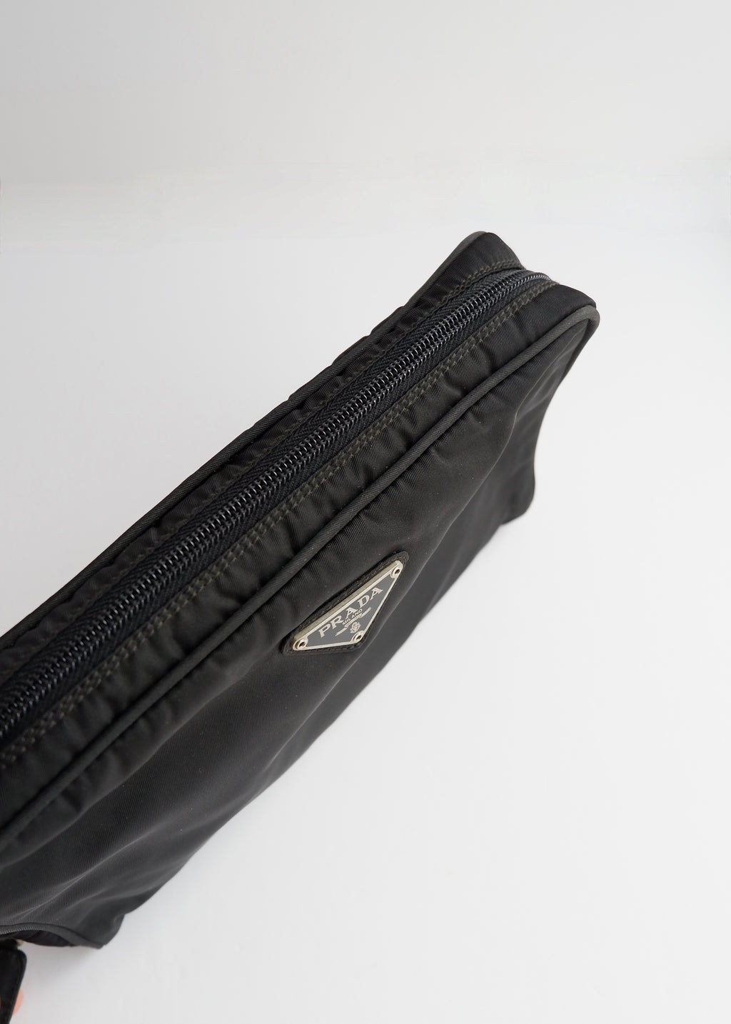 Pochette Prada authentique d'occasion en nylon noir