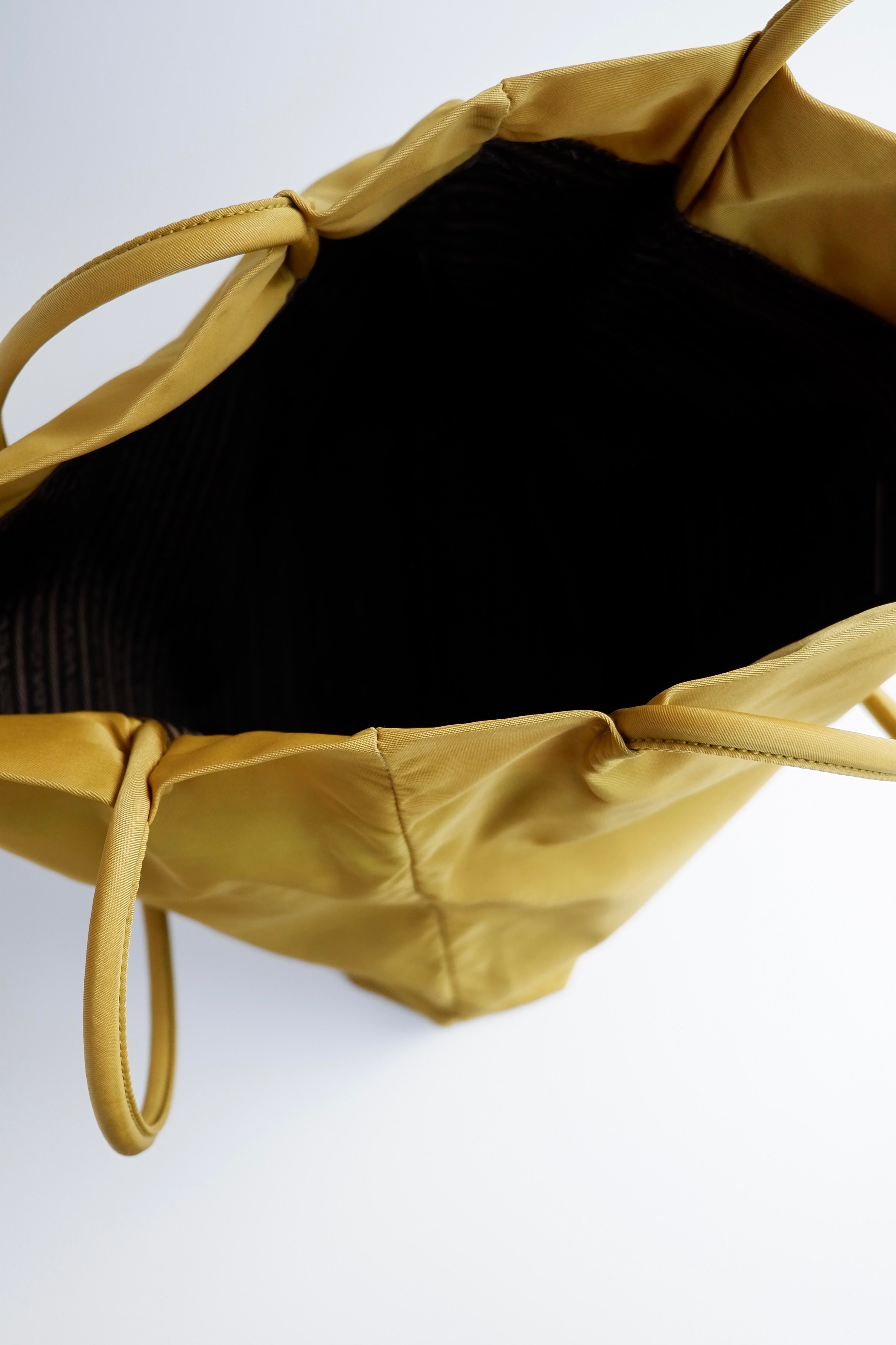 Authentique Sac Cabas Prada en Nylon Vert d'occasion