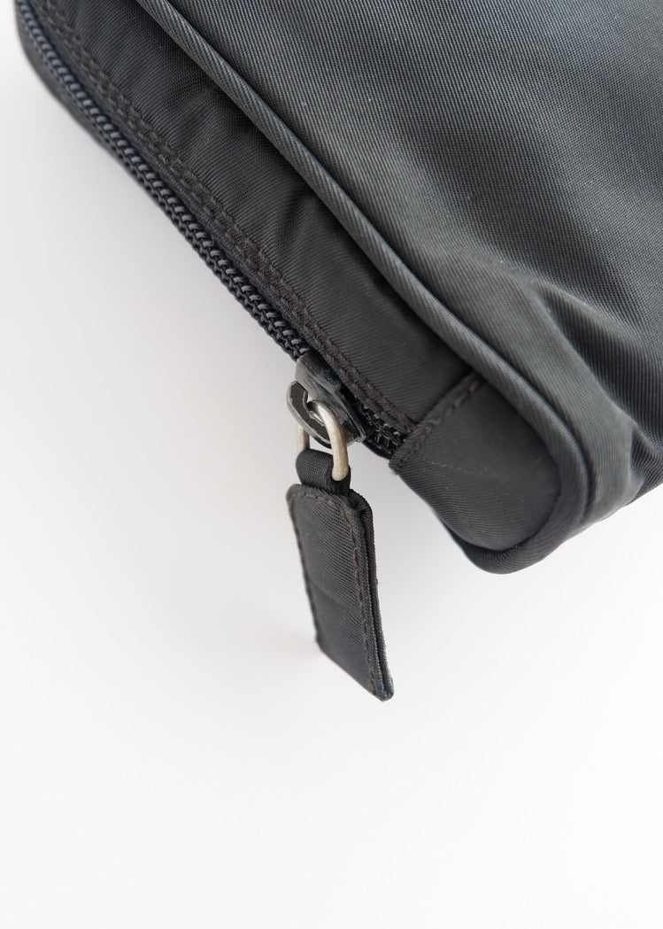 Pochette Prada authentique d'occasion en nylon noir