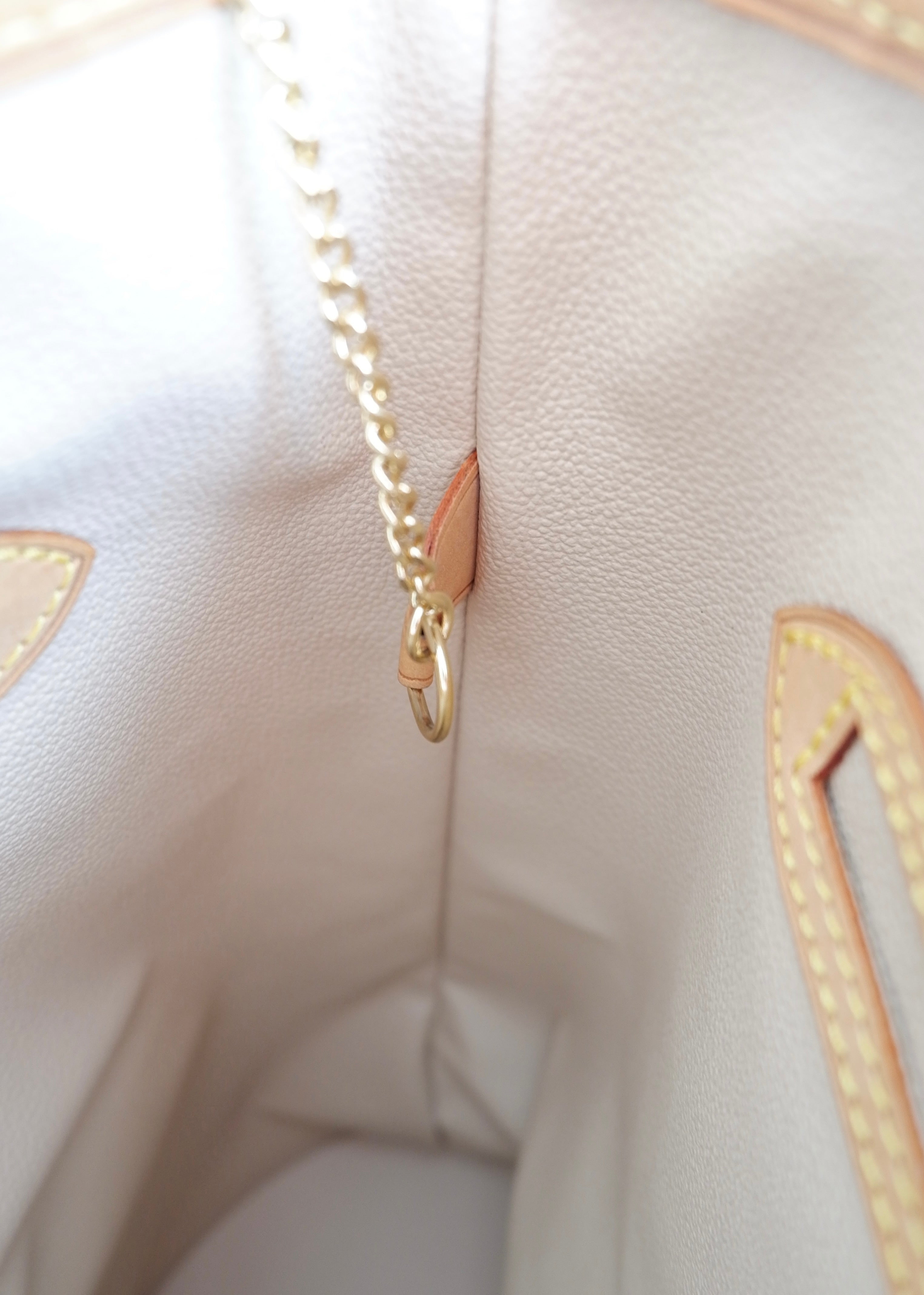 Preowned Louis Vuitton Monogram Bucket Bag GM W. Pouch
