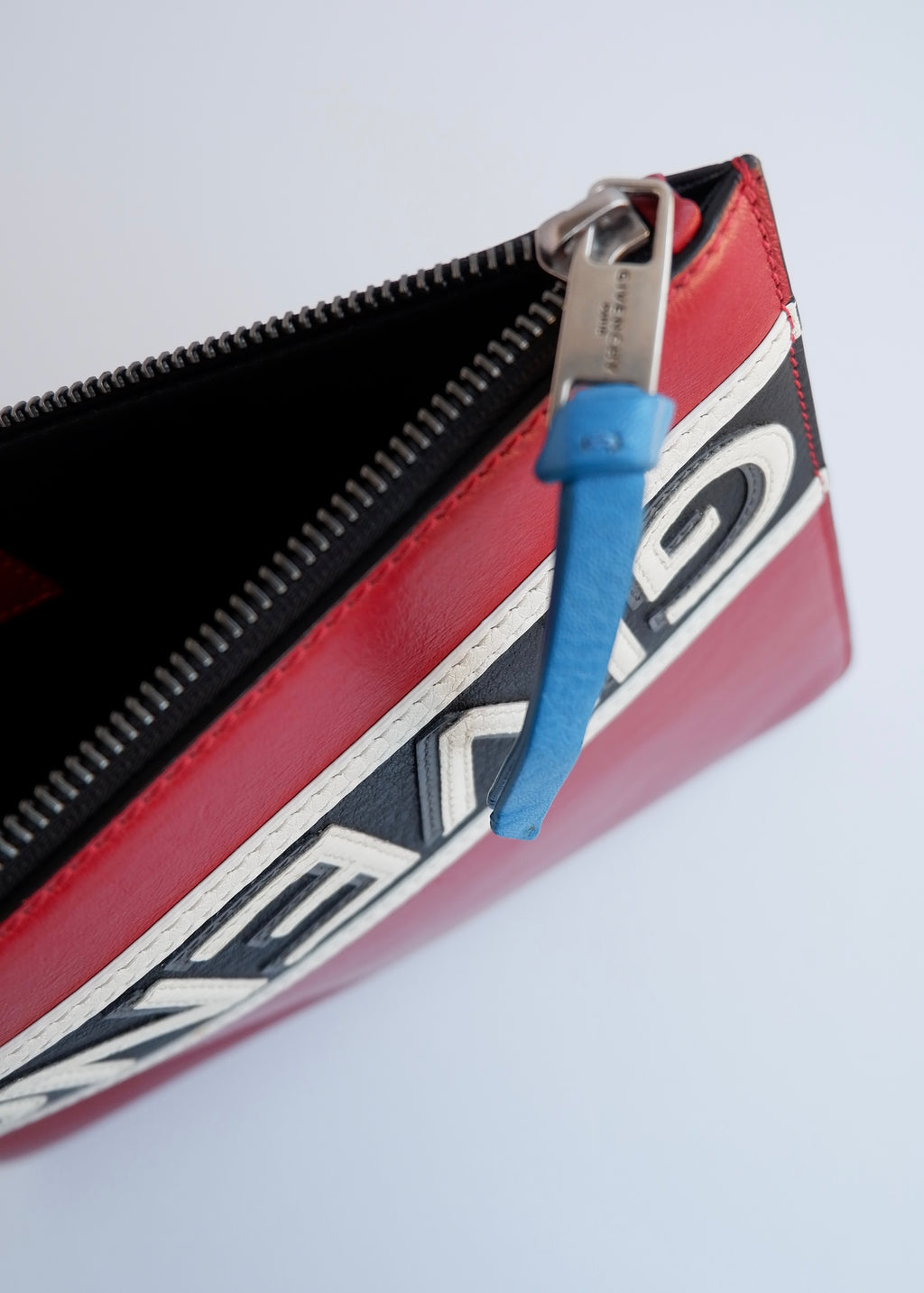 Pochette Givenchy d'occasion authentique en cuir rouge