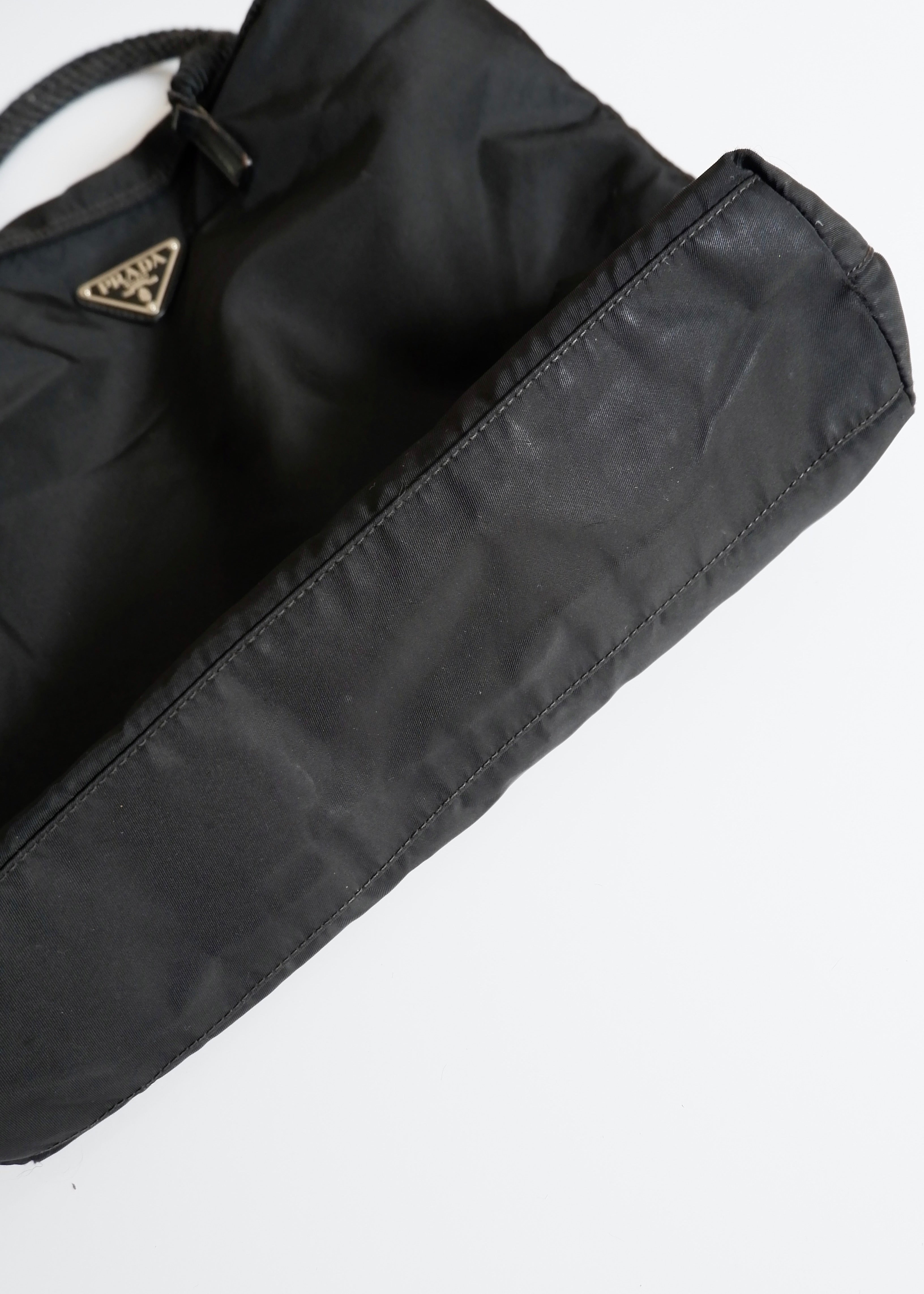 Authentique fourre-tout en nylon noir Prada d'occasion