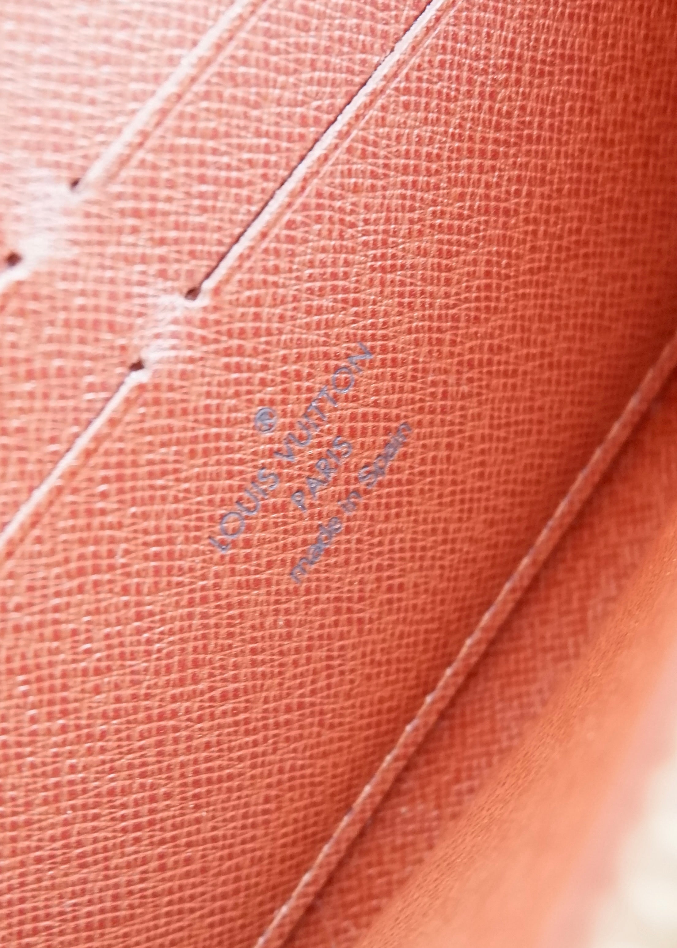 Portefeuille zippé Louis Vuitton Monogram d'occasion authentique