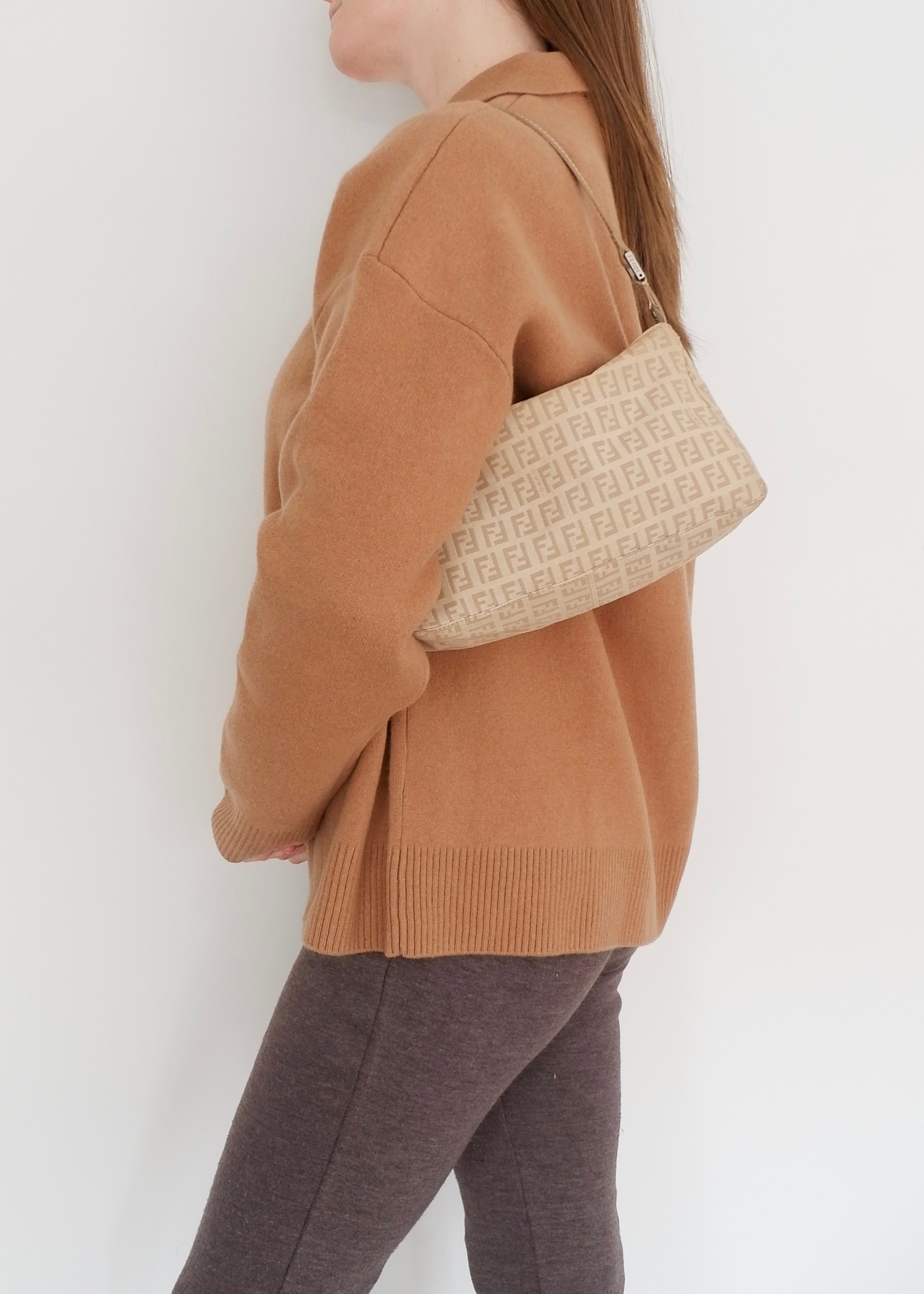 Authentique sac porté épaule Fendi Zucchino Pochette beige d'occasion