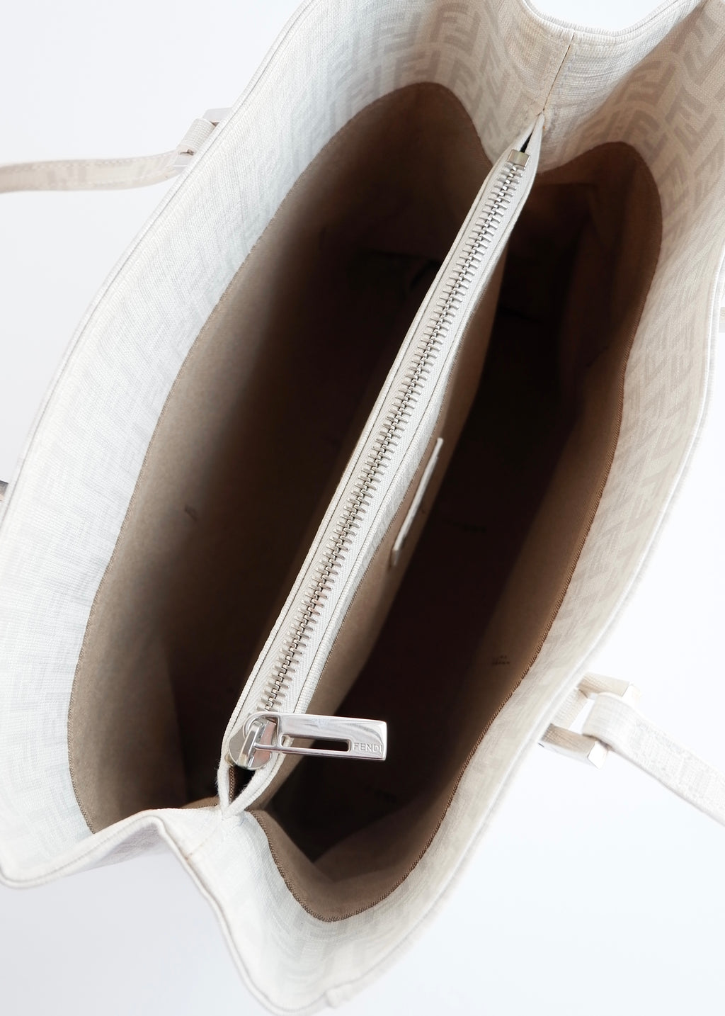 Sac à main Fendi Zucchino blanc d'occasion authentique