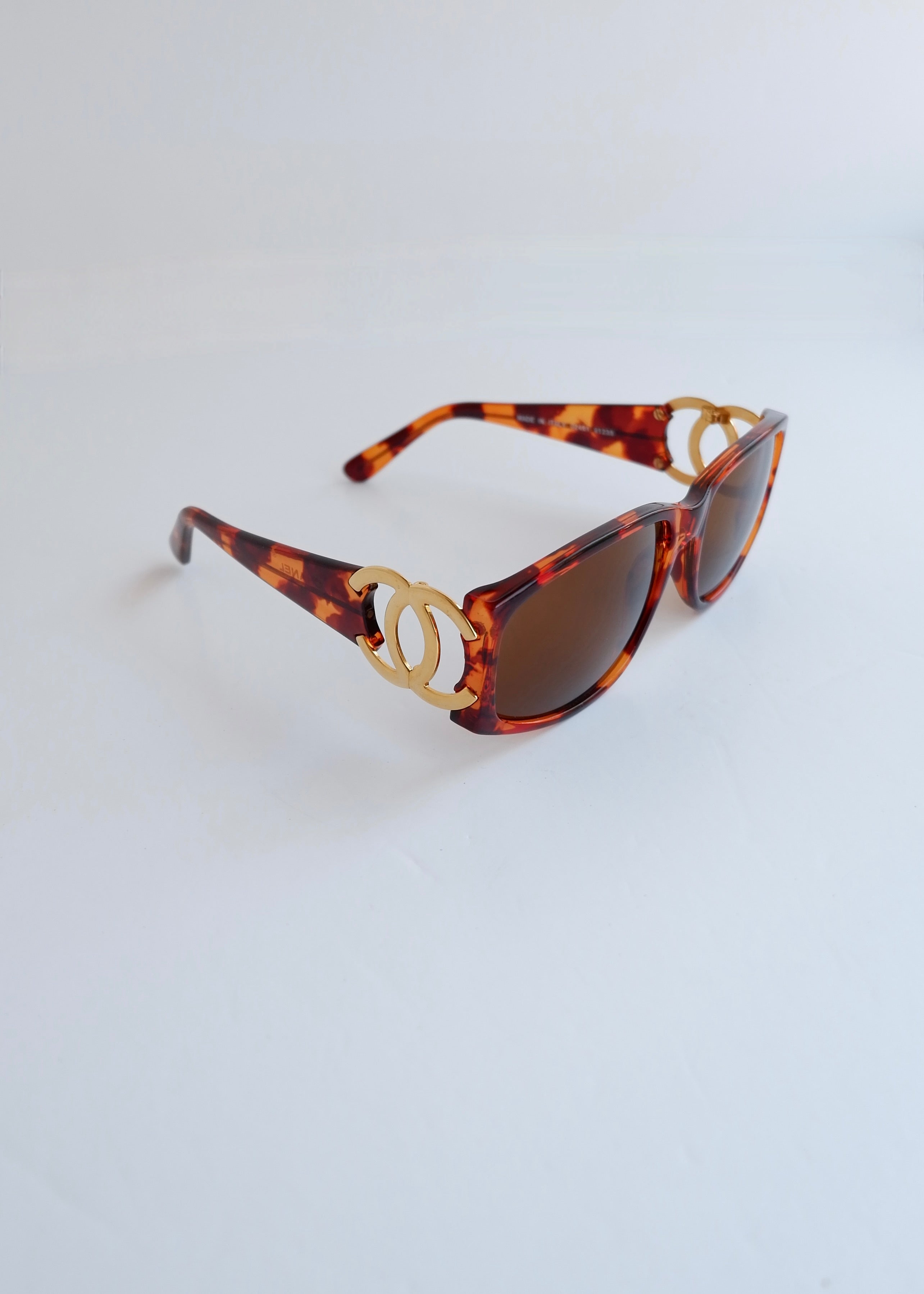Preowned Vintage Chanel Brown Acetate Tortoise Square Frame Sunglasses