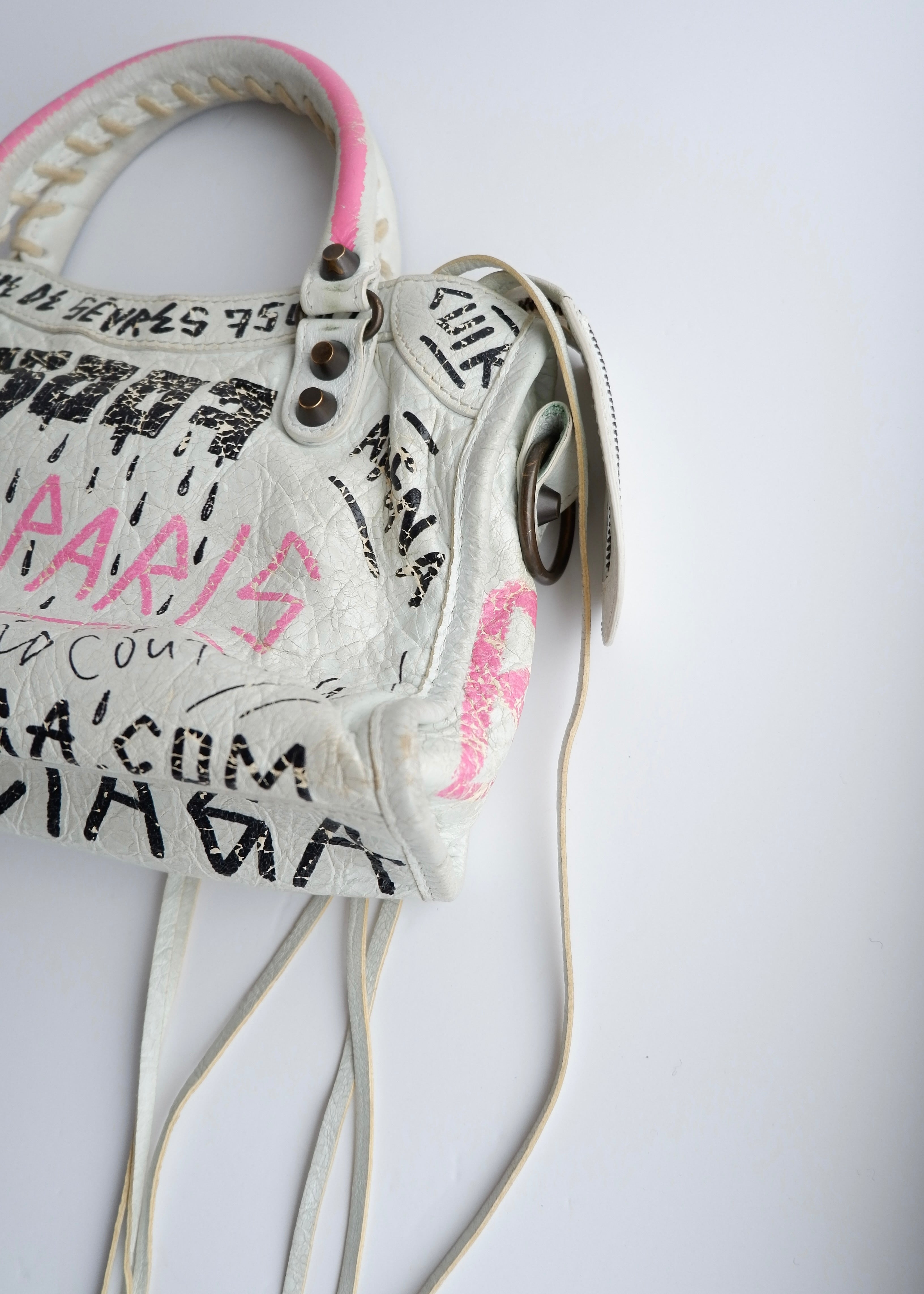 Sac Balenciaga City petite taille en cuir graffiti blanc/rose authentique d'occasion