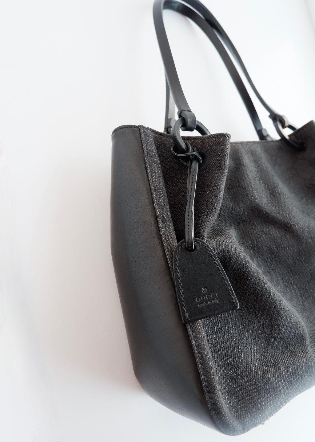Authentique sac bandoulière Gucci d'occasion en toile GG en jean/cuir noir