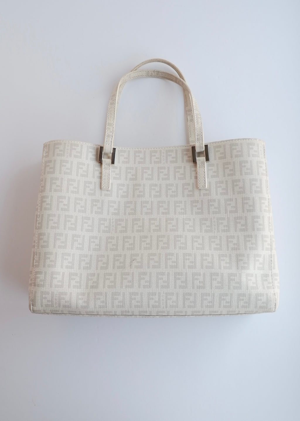 Sac à main Fendi Zucchino blanc d'occasion authentique