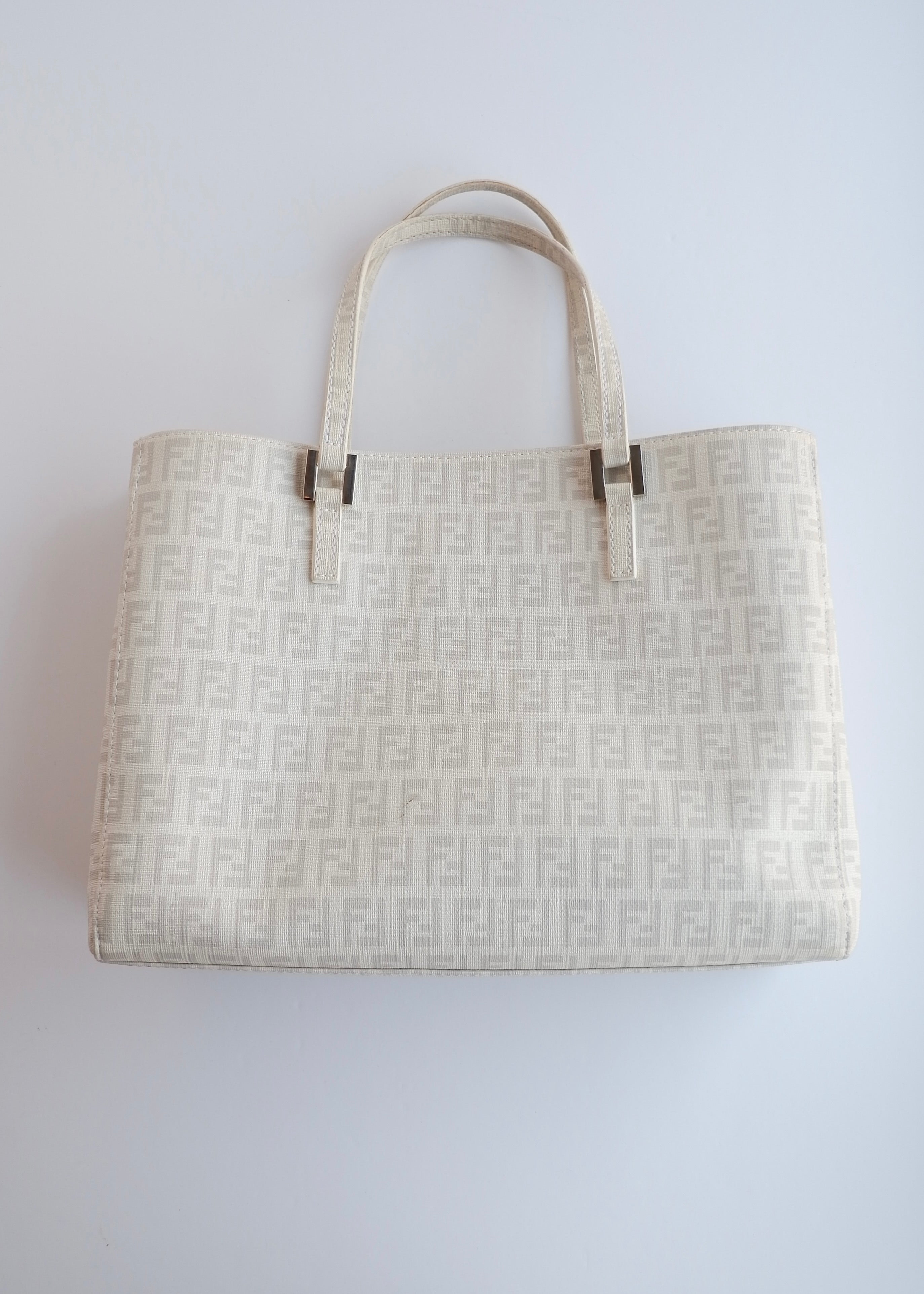 Sac à main Fendi Zucchino blanc d'occasion authentique