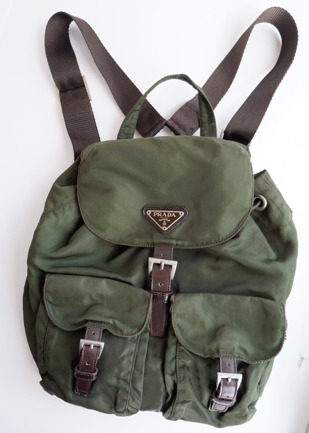 Sac à dos Prada en nylon vert authentique d'occasion