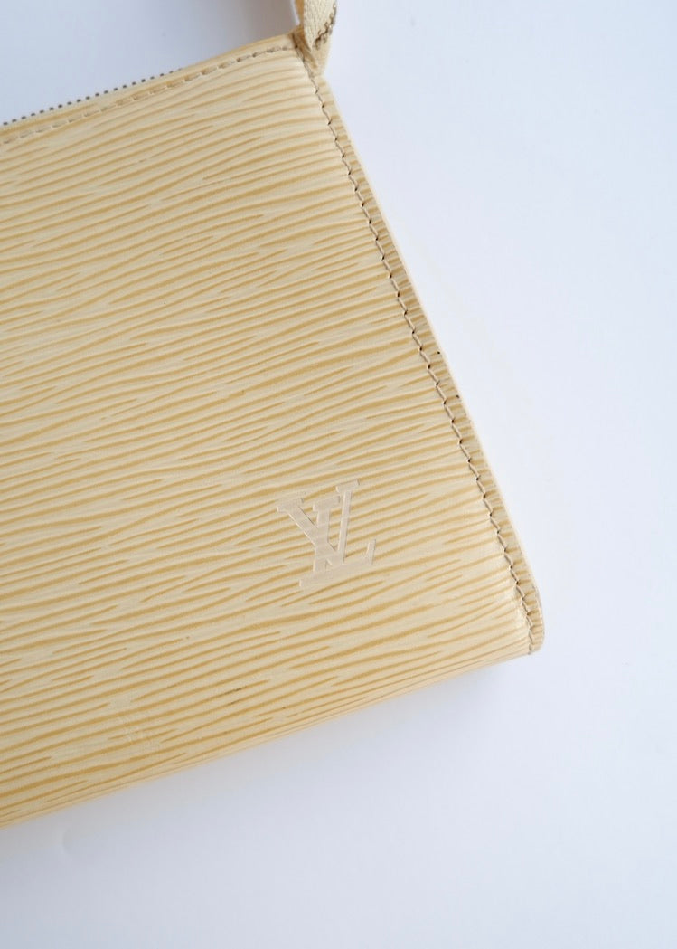 Sac porté épaule Louis Vuitton Pochette en cuir Épi beige authentique d'occasion