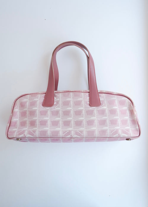 Authentique Sac à bandoulière Chanel New Travel Line en nylon rose d'occasion